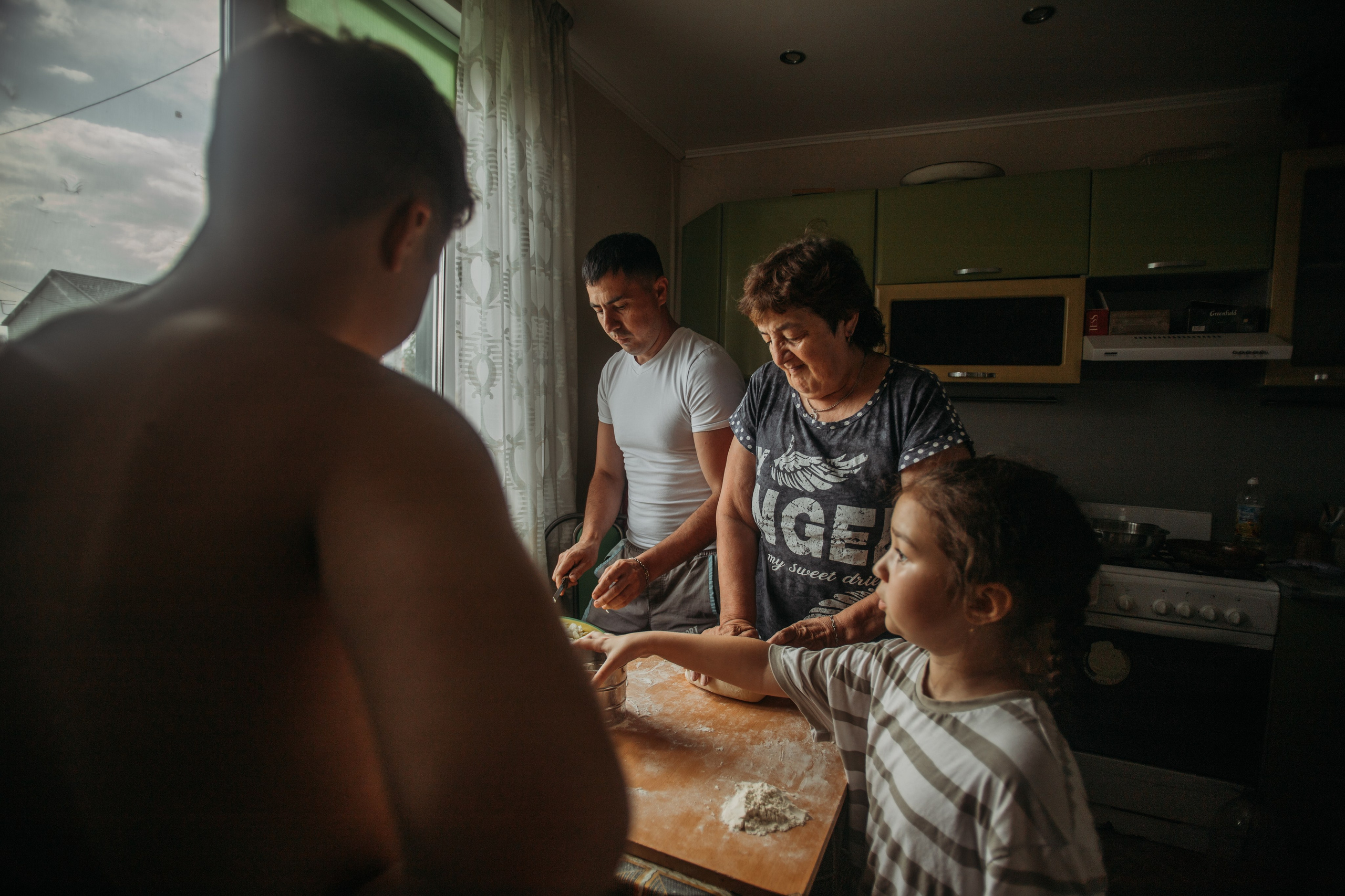 Домашняя фотосессия моей семьи. Венера Гайн. Репортажный фотограф  Тюмень. Обучение фотографии с 0