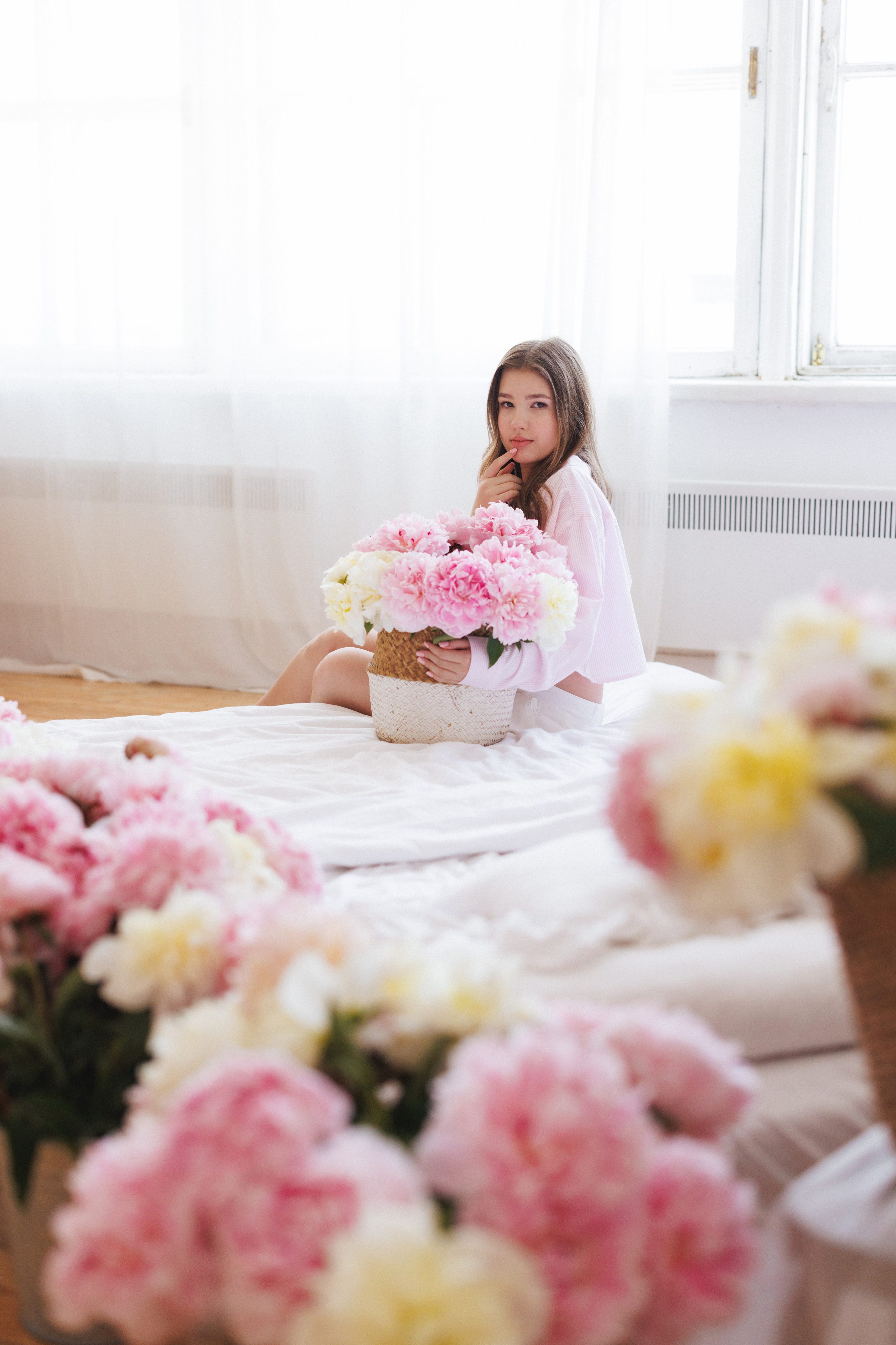 Фотосессия с живыми Пионами в фотостудии «Space JOBS». Семейный и детский фотограф в Краснодаре Анна Трашкова