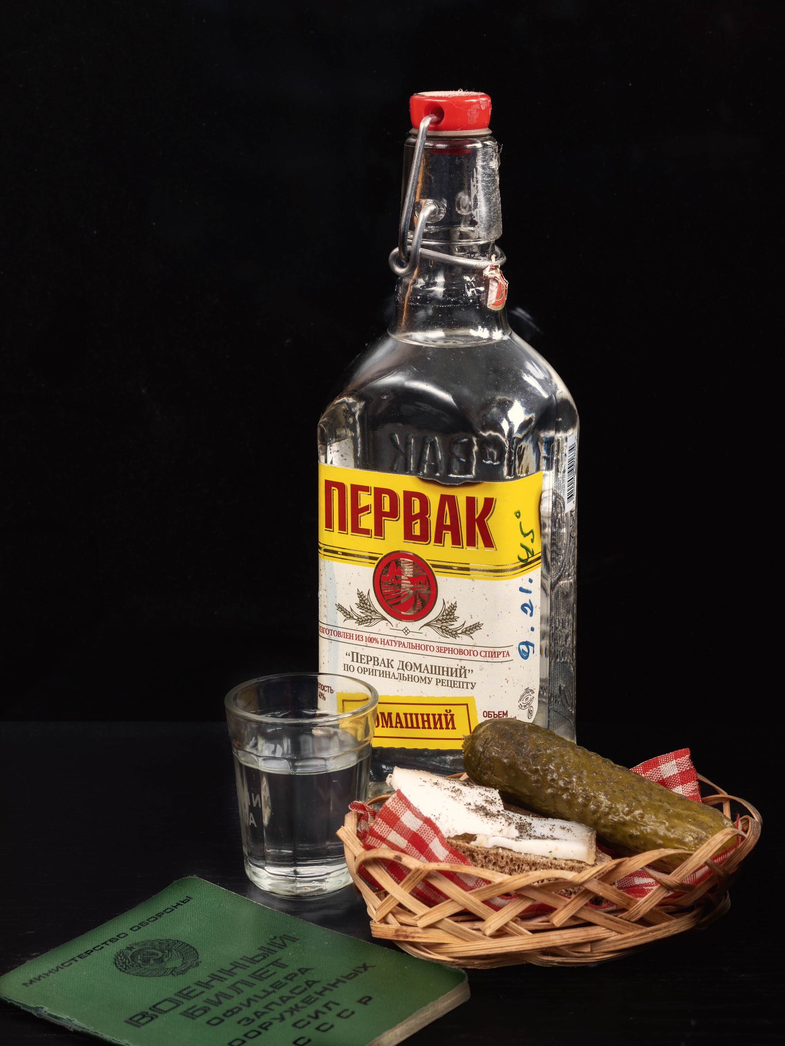 Выпивка и закуска офицера запаса