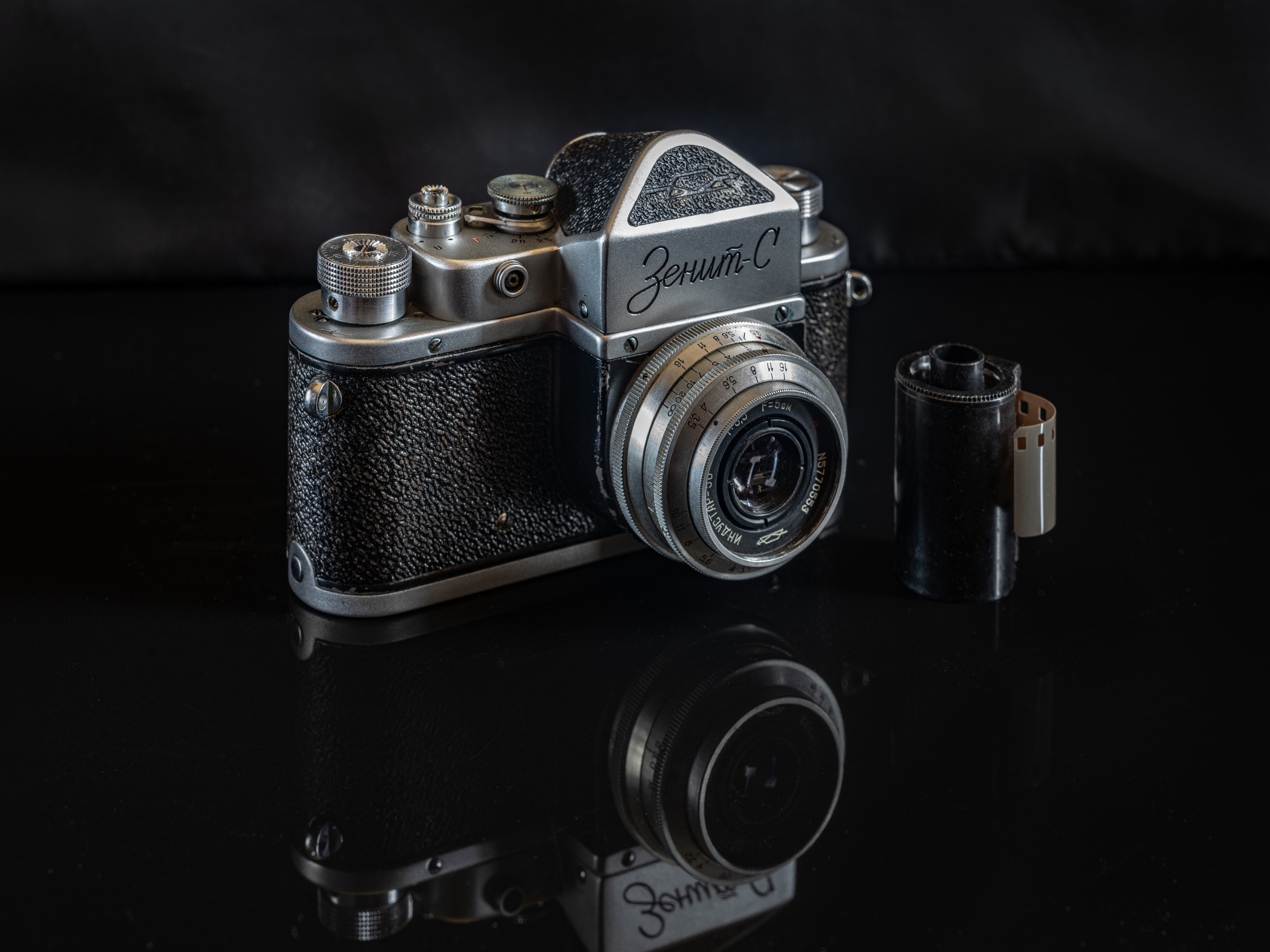 Старый фотоаппарат Зенит С