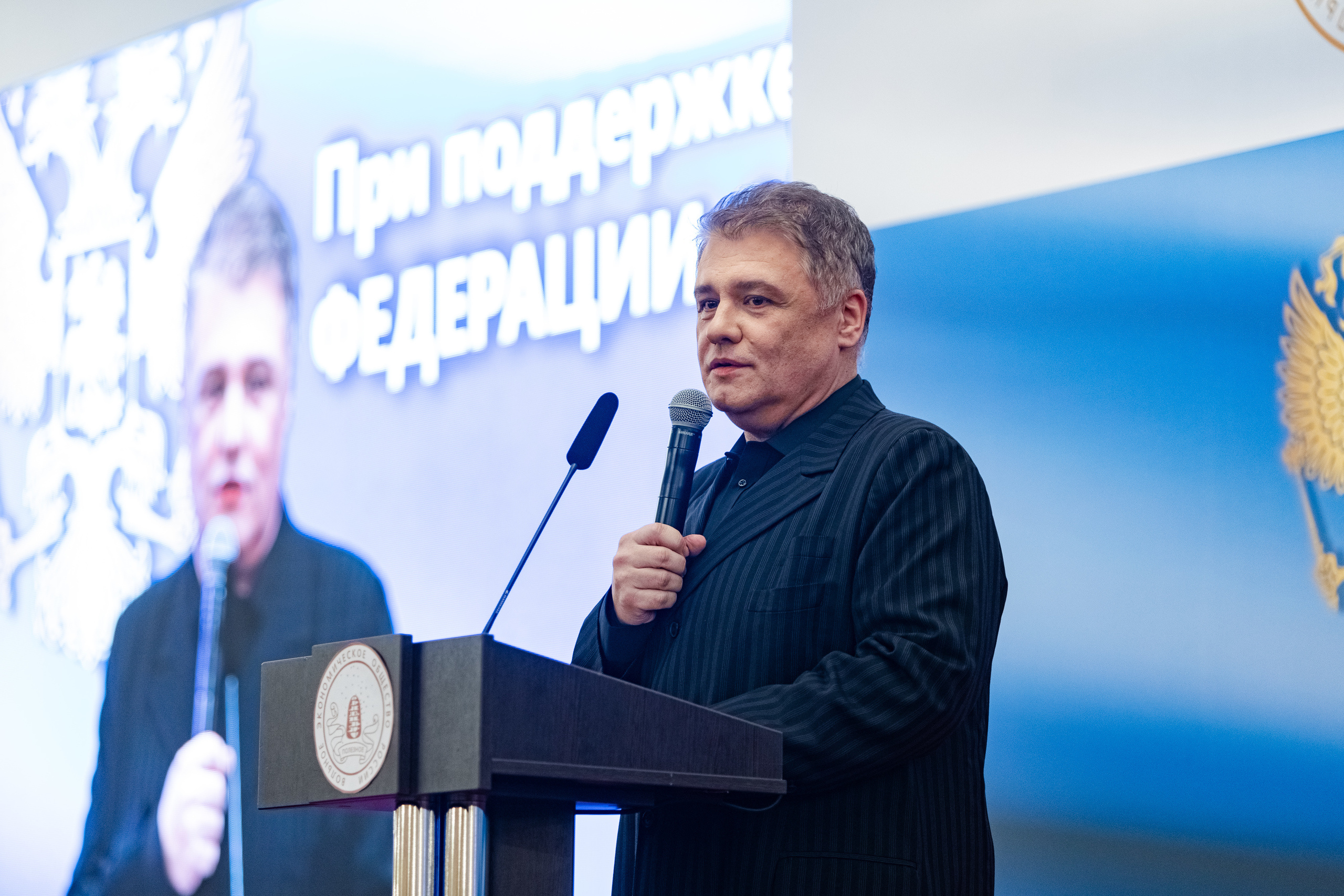 Всероссийское экономическое собрание «День экономиста». Свадебный репортажный фотограф в Москве