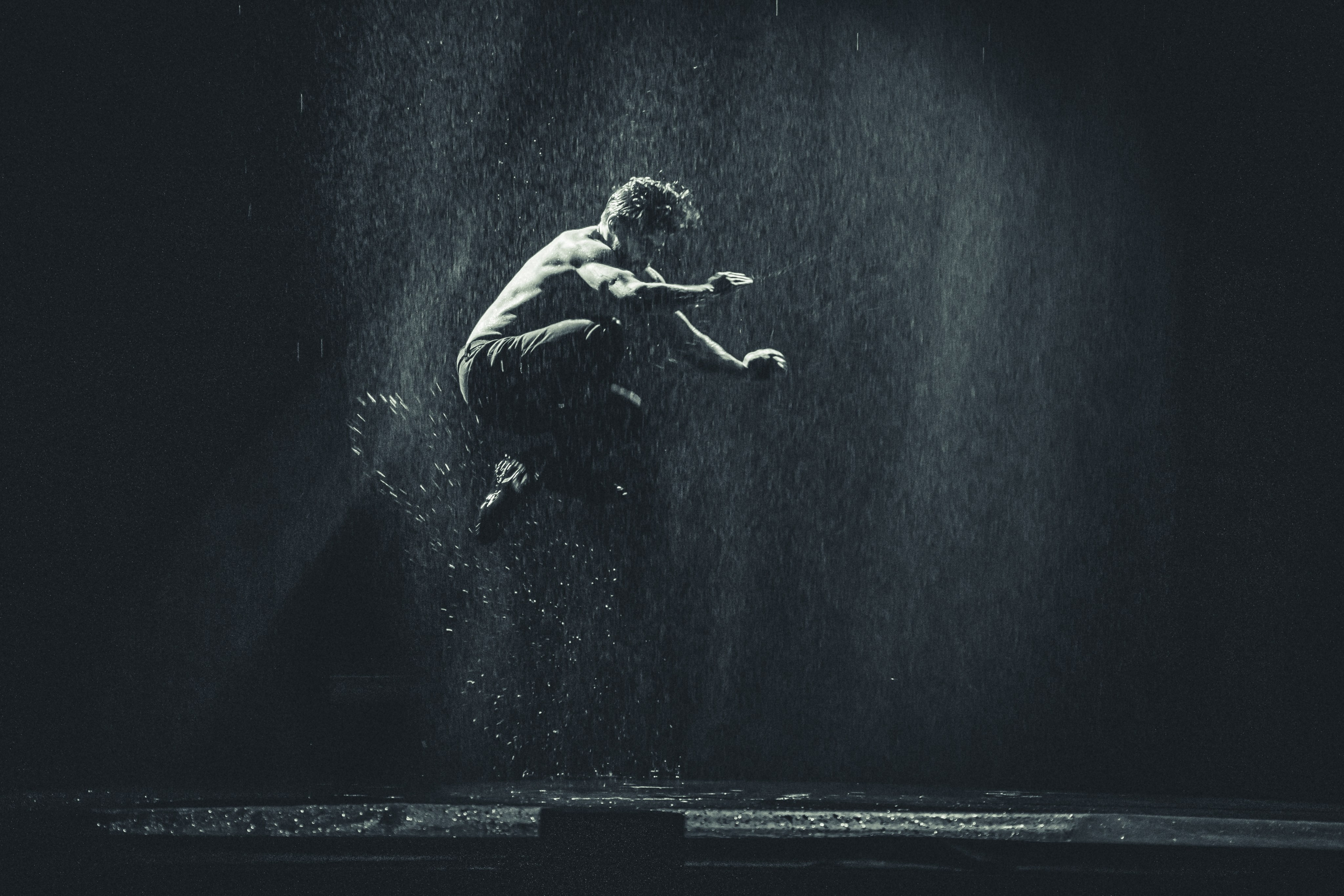 Шоу под дождем, Гранд Холл Сибирь, 20.02.2026. Фотограф Регина Крикунова г. Красноярск