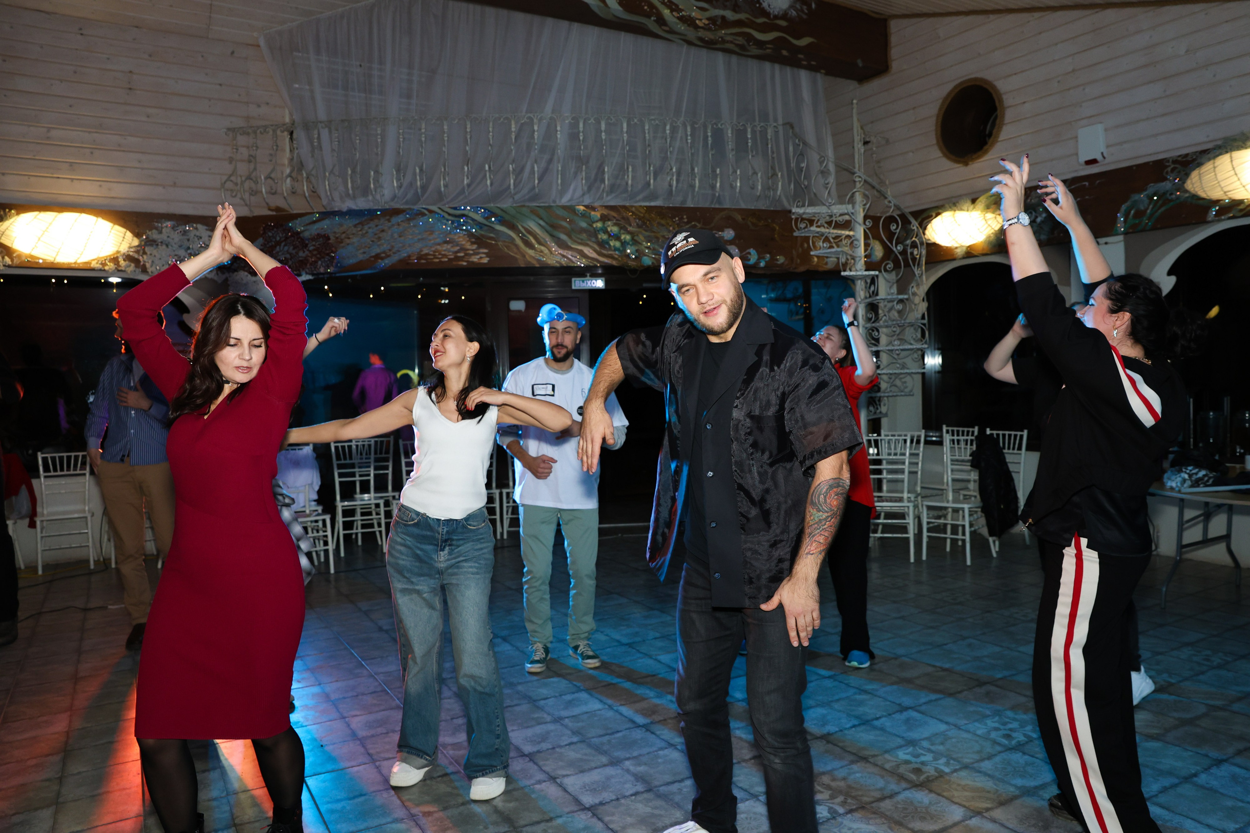 Тиндер смена в лагере для взрослых «Изи». Фотограф Дарья Попова