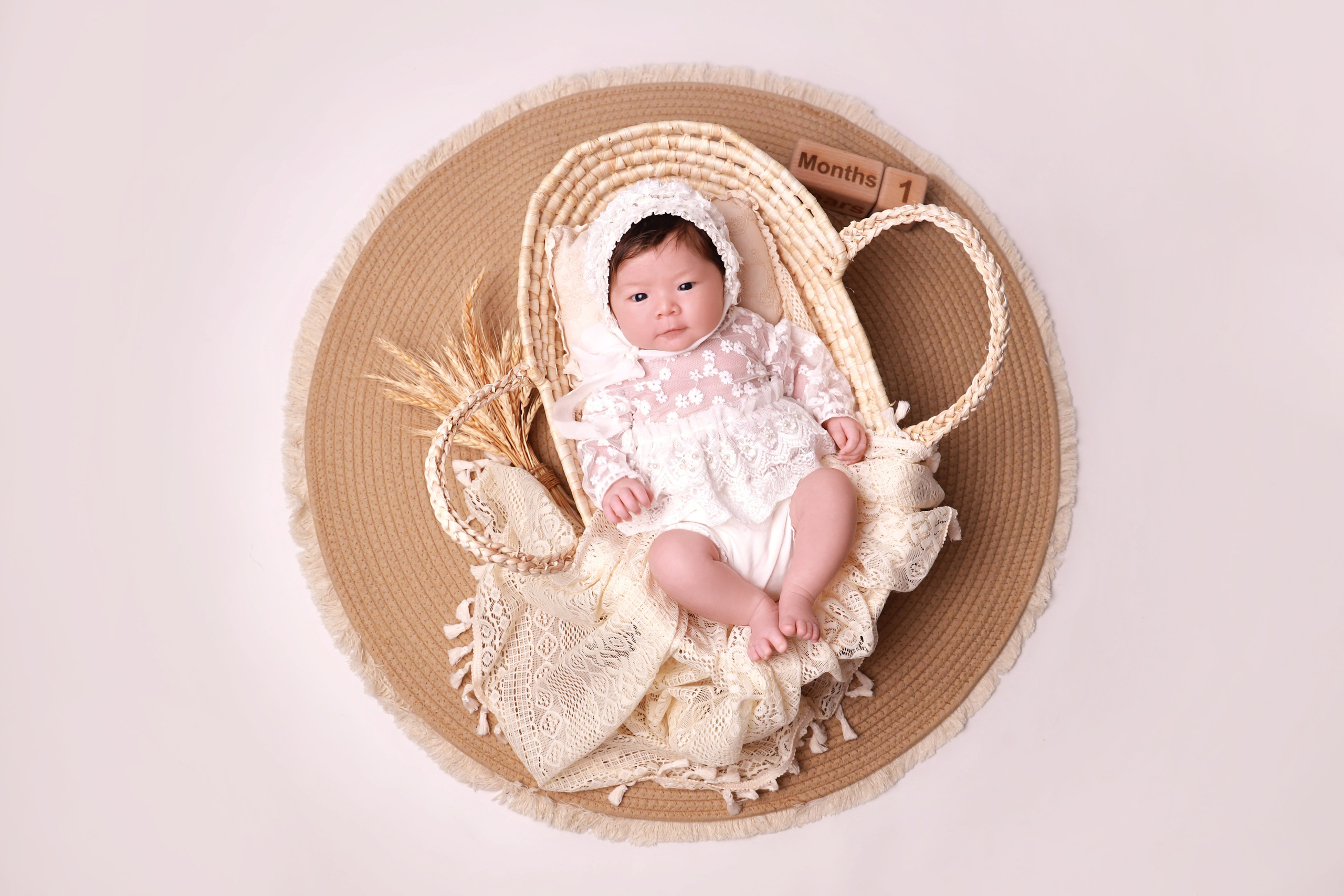 Мой первый годик. Фотограф беременности, новорожденных и детей до года в Астане