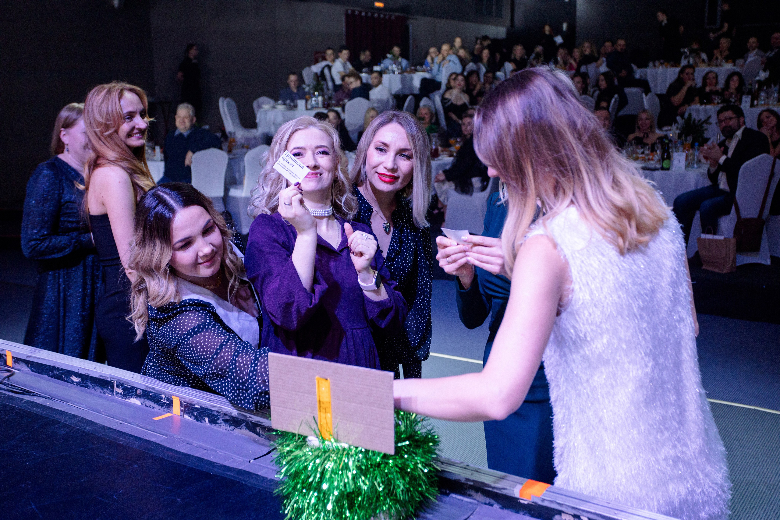 РЕПОРТАЖ: НОВЫЙ ГОД В ДК МЕТАЛЛУРГ. Профессиональный фотограф в Ижевске Леша Петров