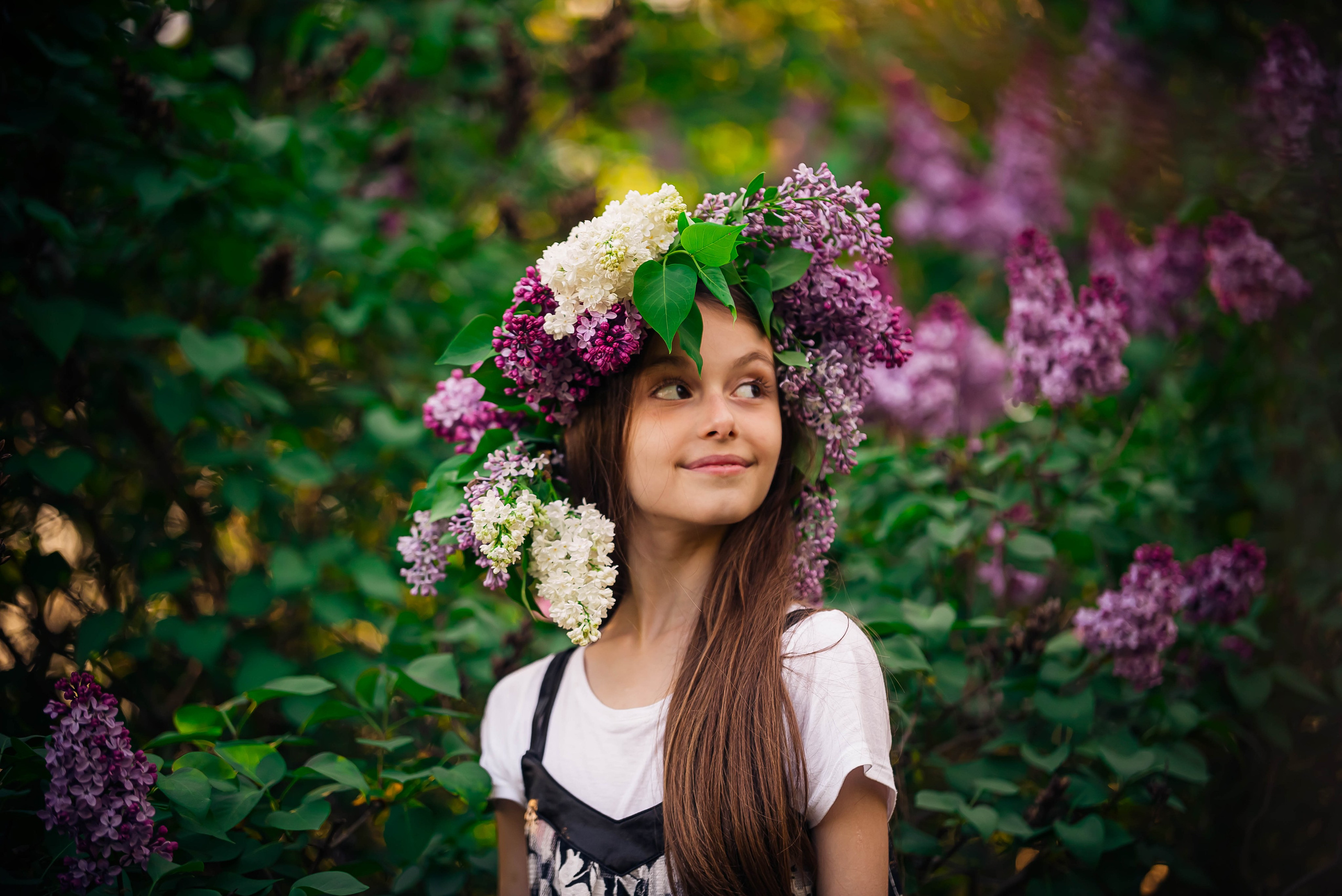 Анютка в сиреньке. Арт-фотограф Евгений Матвиенко
