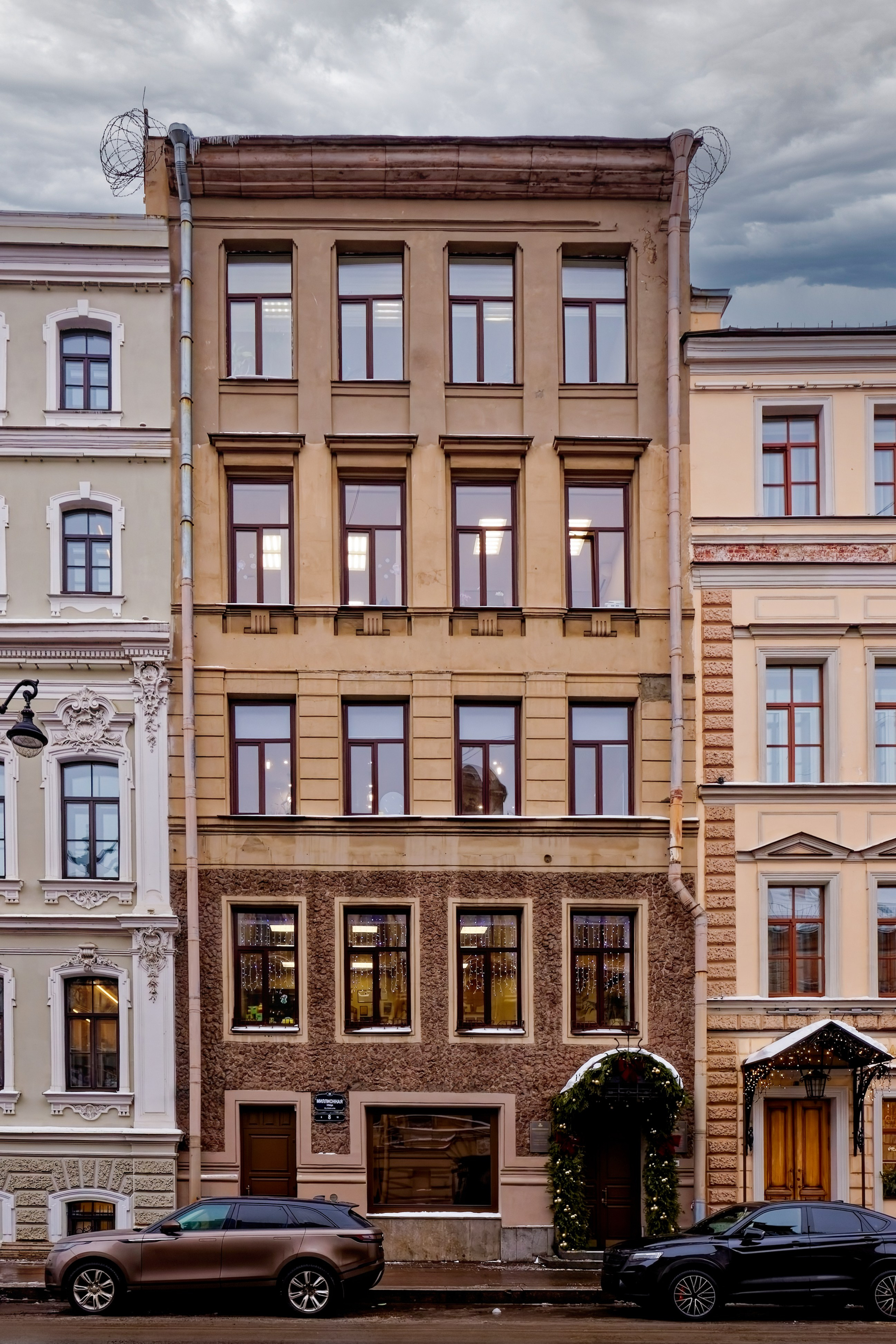 Санкт-Петербург, улица Миллионная, дом 8 (набережная Мойки, дом 7) Доходный дом Николая Борисовича Глинки-Маврина (фасад по улице Миллионной), 1905 год. Архитектор Георгий Павлович Хржонстовский. 