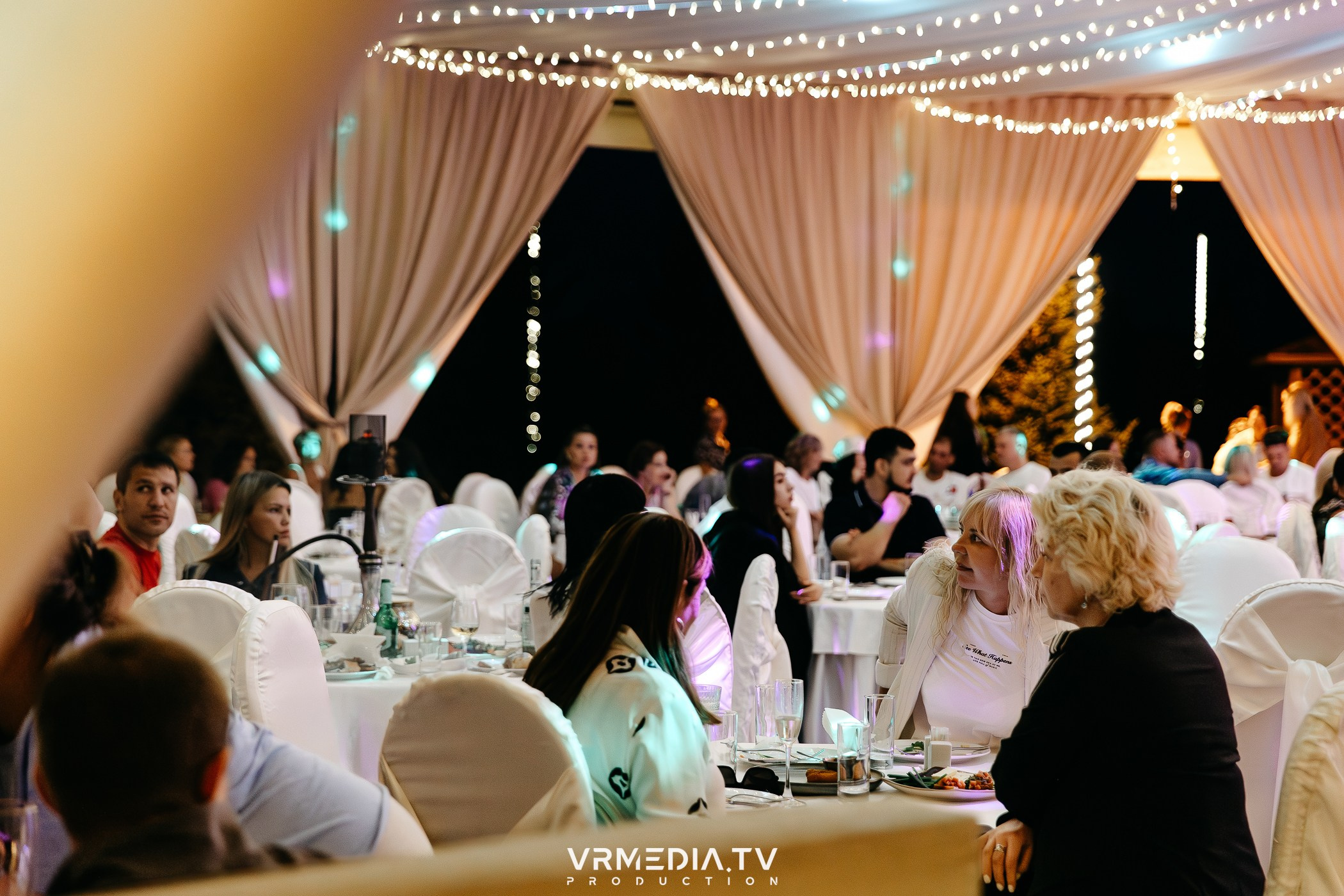 «Назад в 90-е!» в ресторане «Империя»