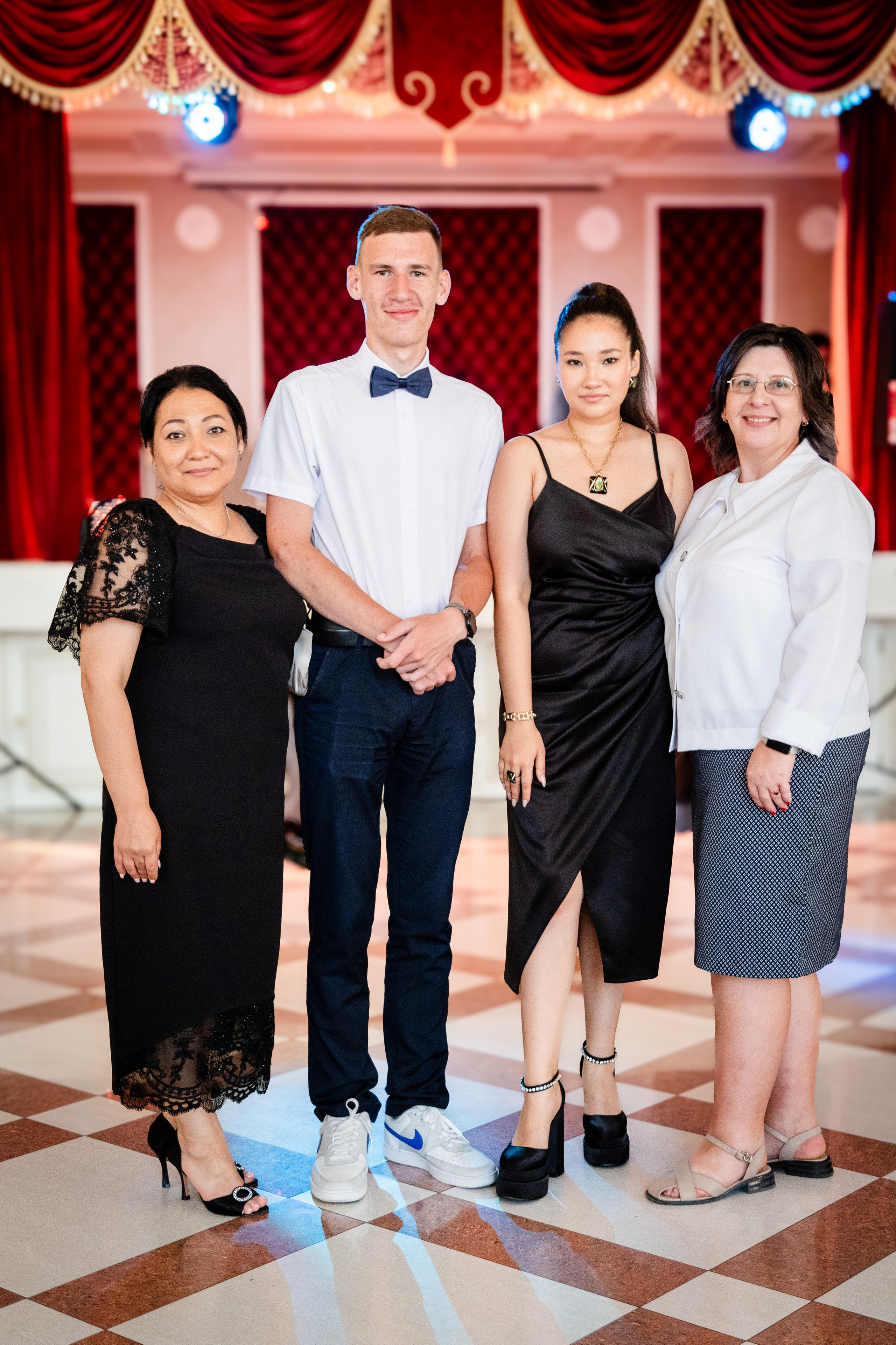 Школьный выпускной. Детский фотограф видеограф в Хабаровске Михаил Орлов