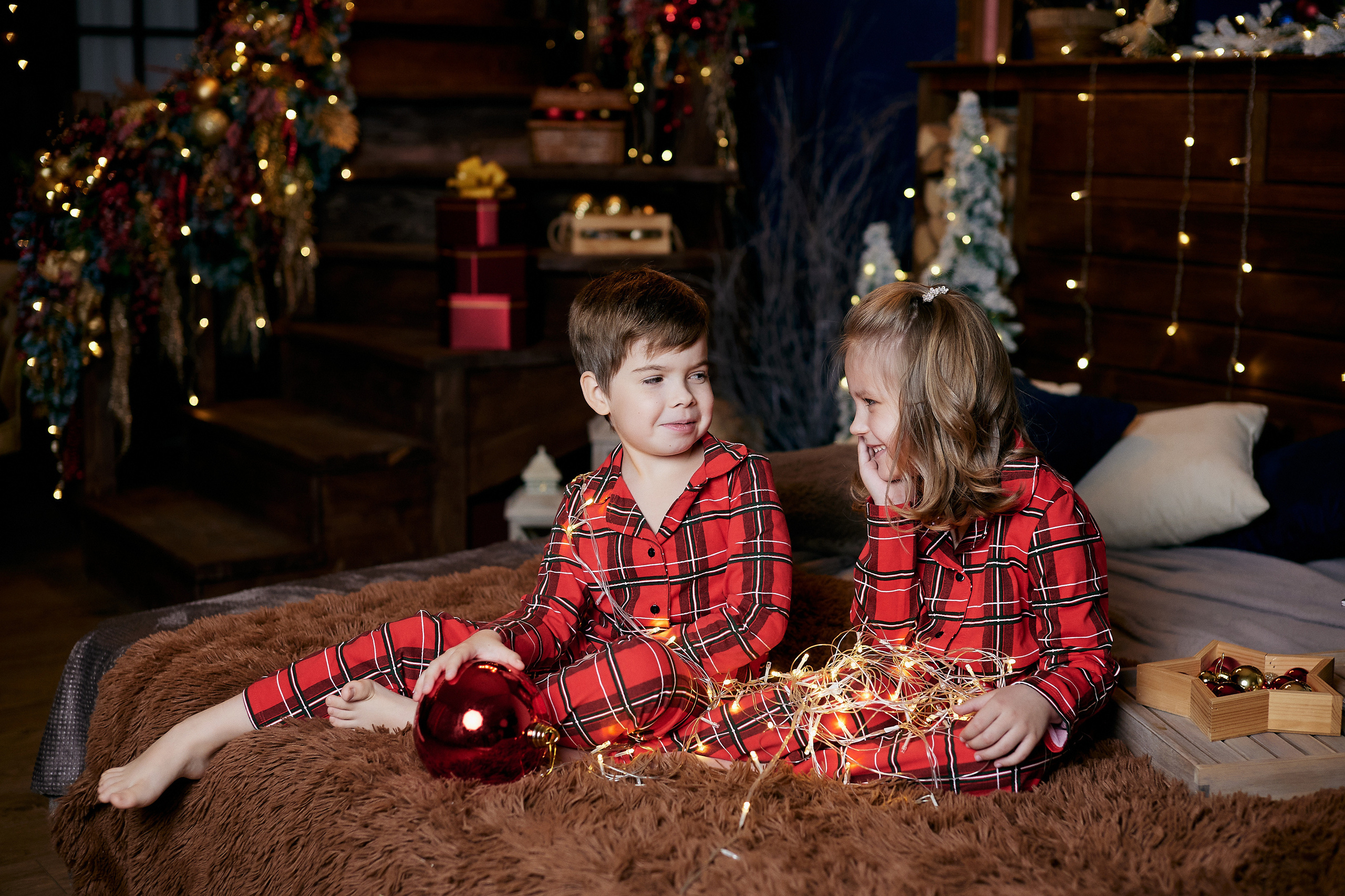 Красная пижама для детей  1. На рост 110-122см    2.  на рост 128-140 см Аренда 300р. 1 комплект  