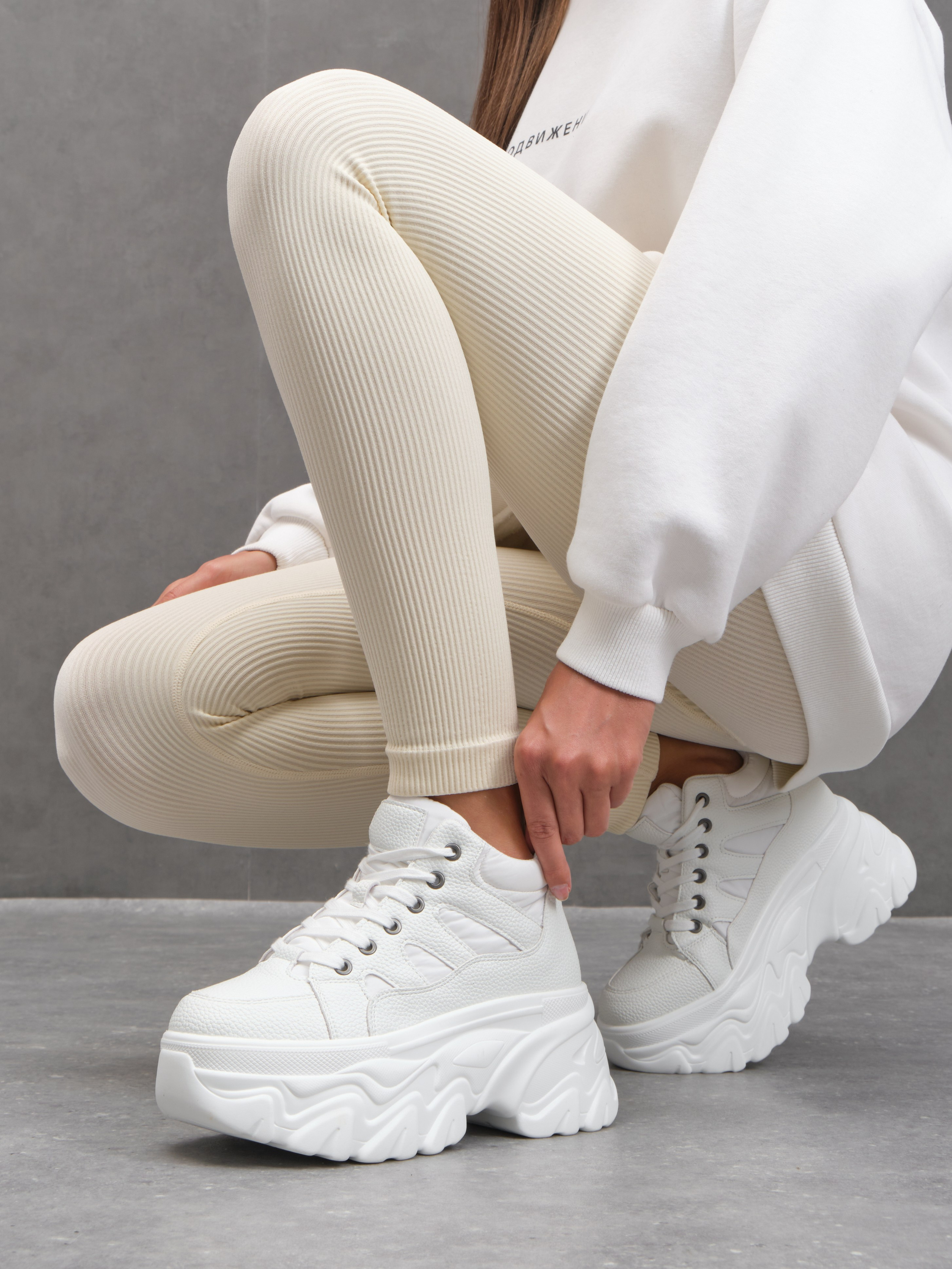 Кроссовки. Фотостудия для Wildberries Ozon