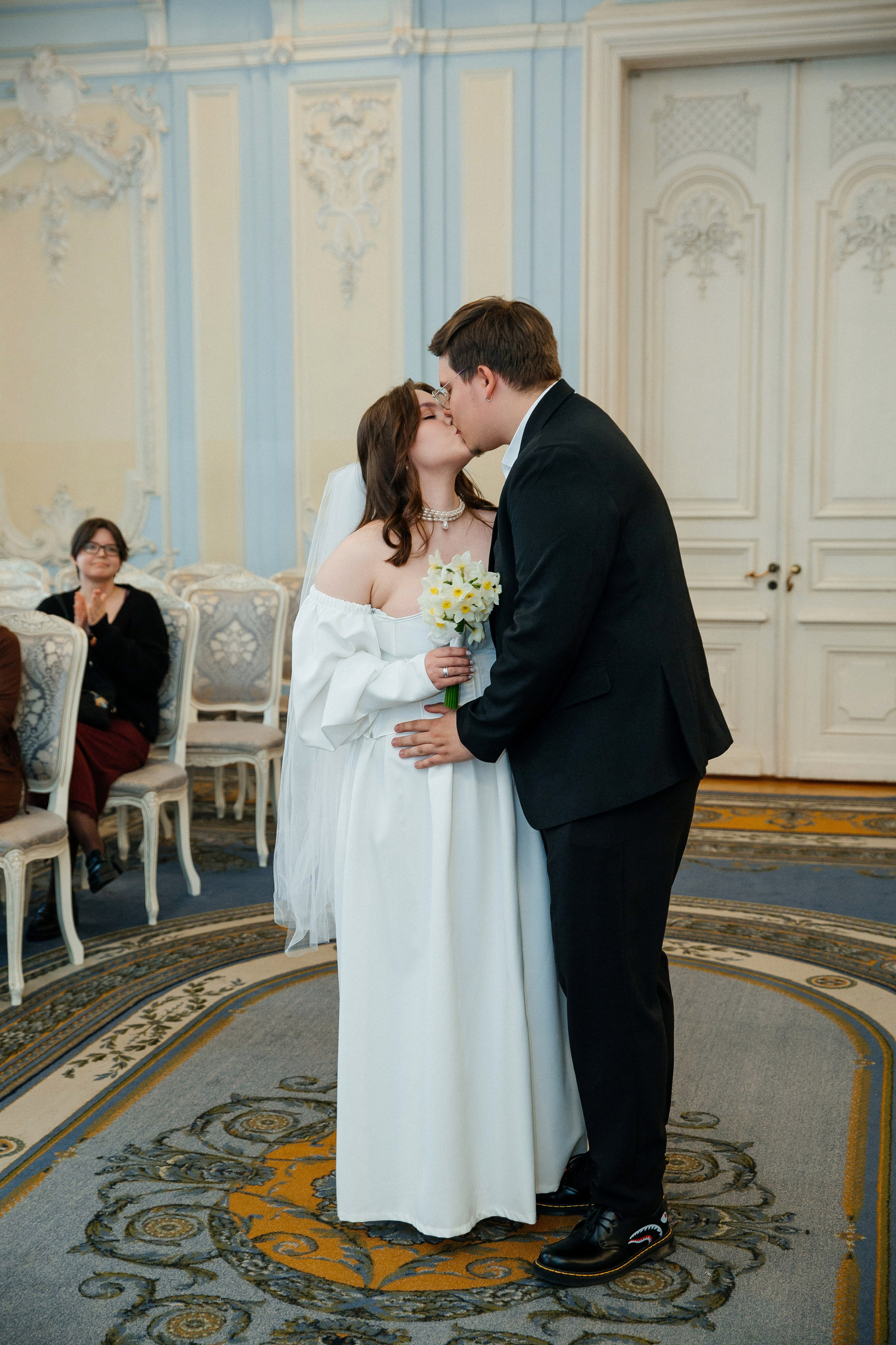 Съемка в отеле и регистрация прохладным майским днем. Свадебный фотограф в Санкт-Петербурге Вика Стукачева