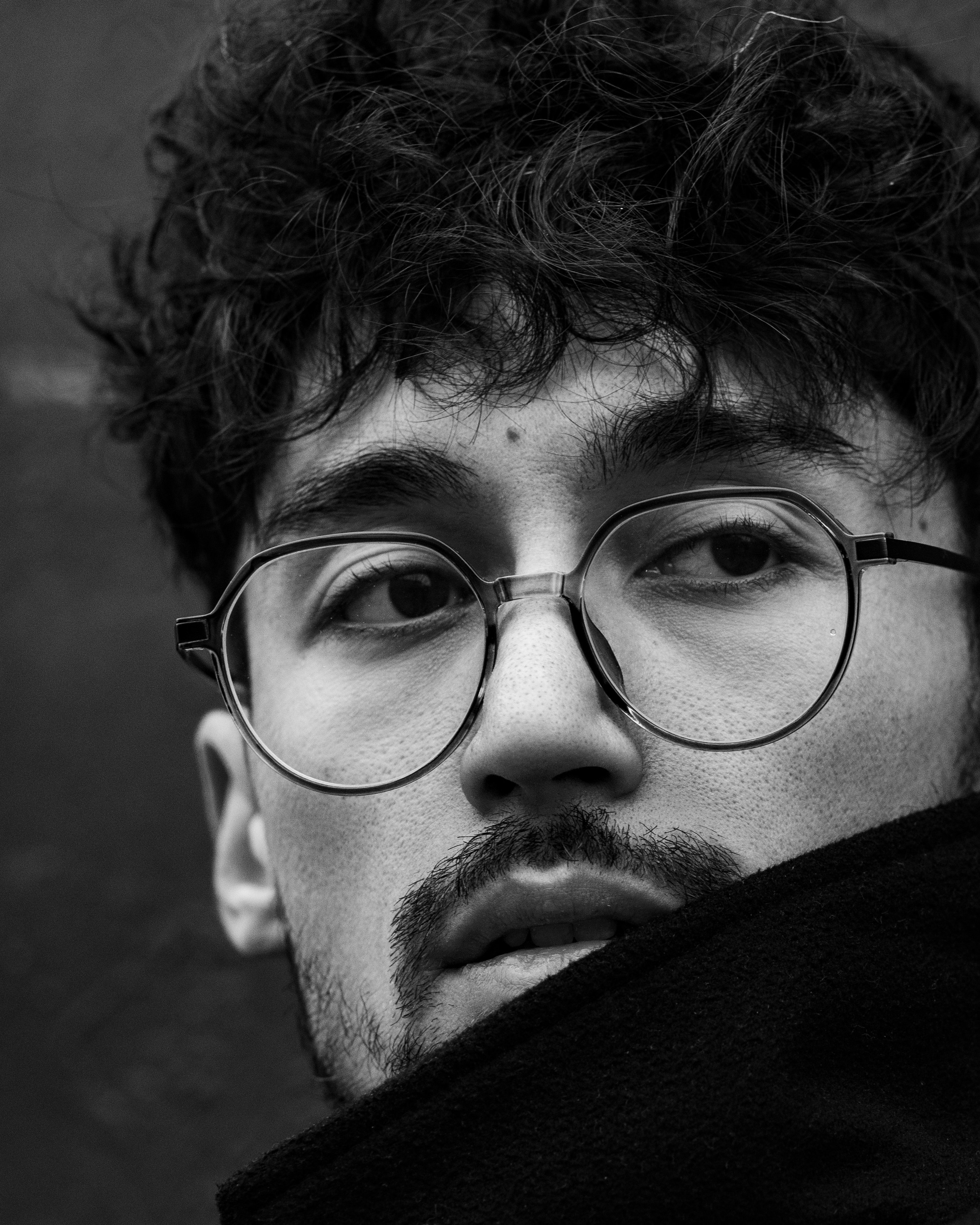 Контакты. ФОТОГРАФ Гульнура Касенова