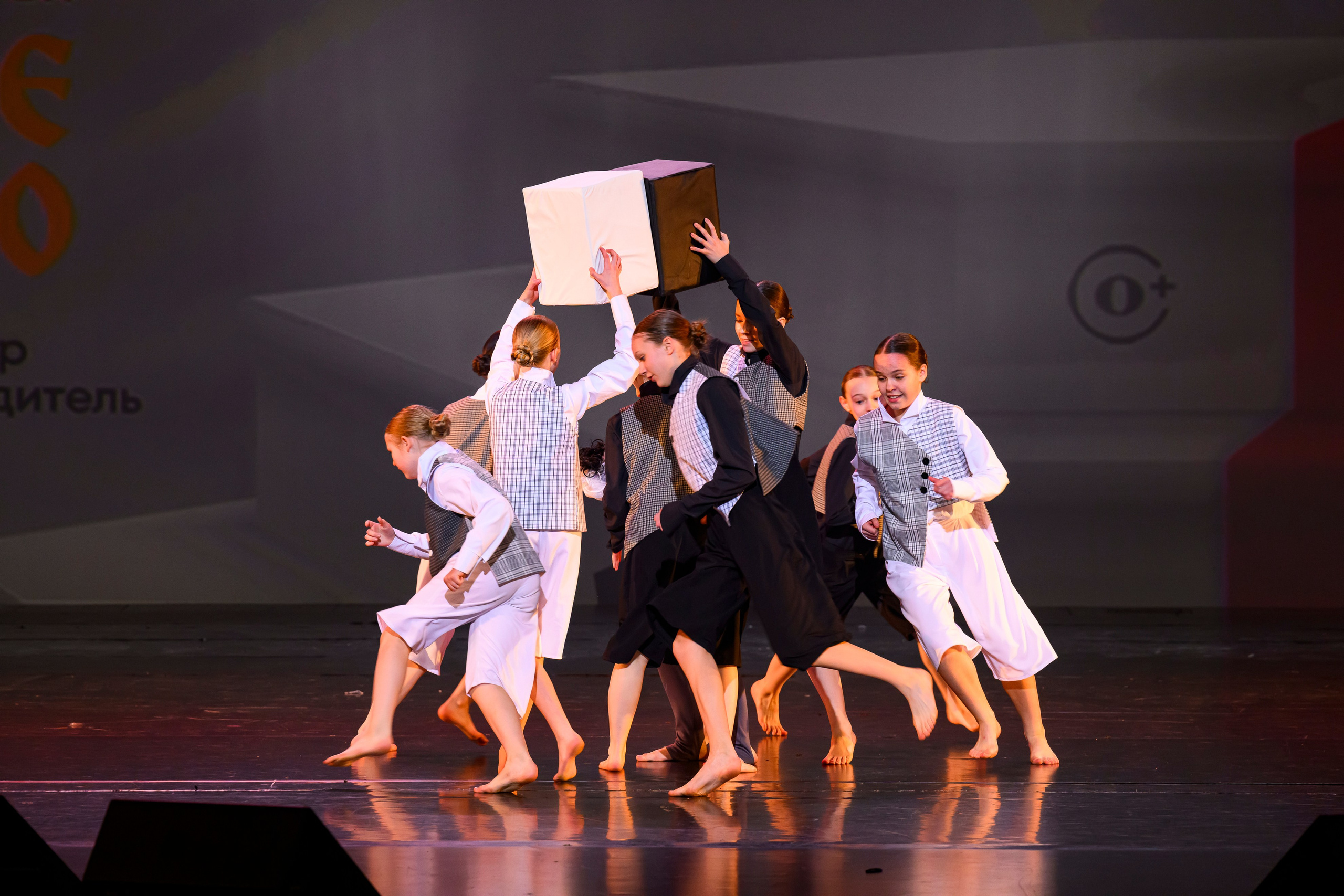 23 апреля, часть 1, БКЗ Октябрьский, г. Санкт-Петербург. Золотое яблочко