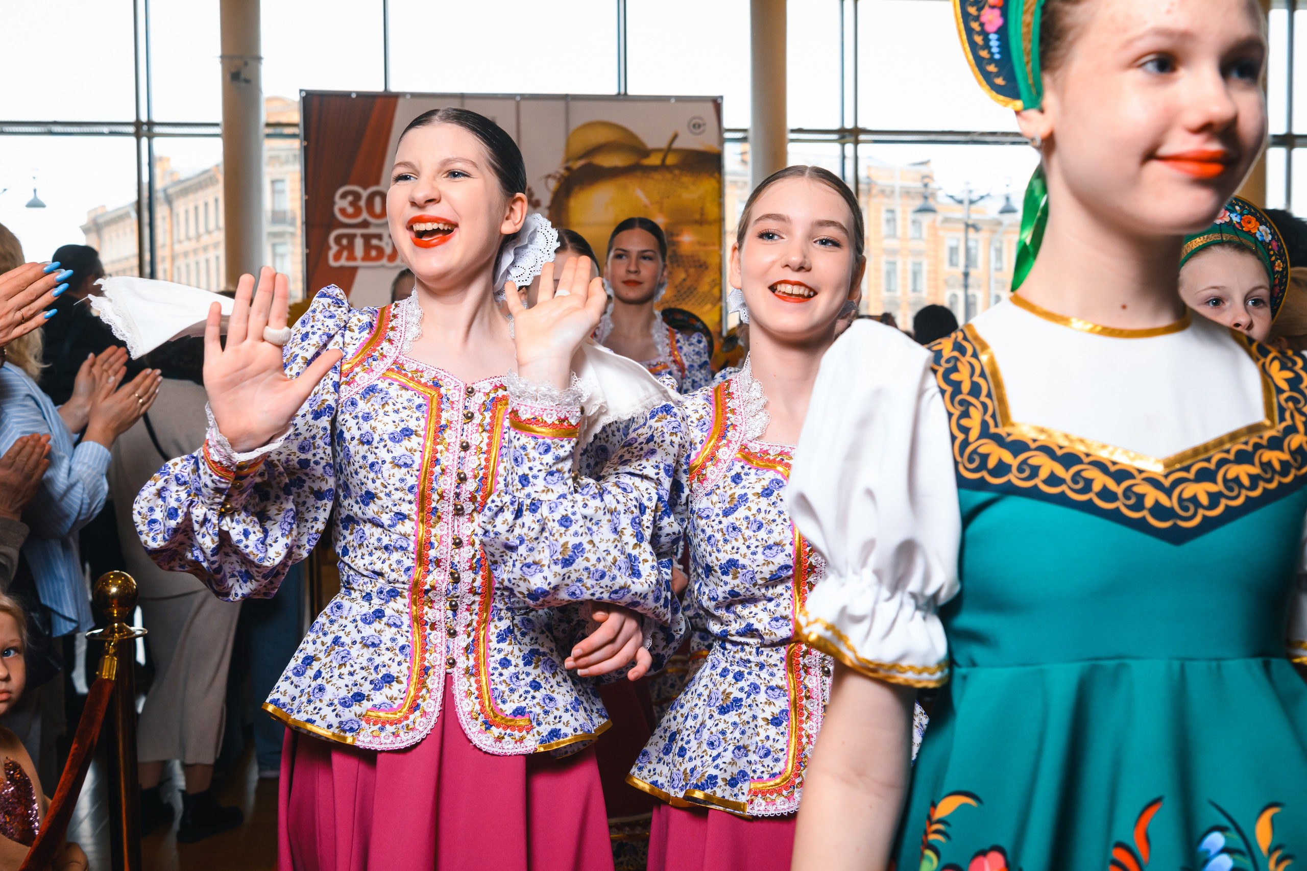 23 апреля, красная дорожка, БКЗ Октябрьский, г. Санкт-Петербург. Золотое яблочко