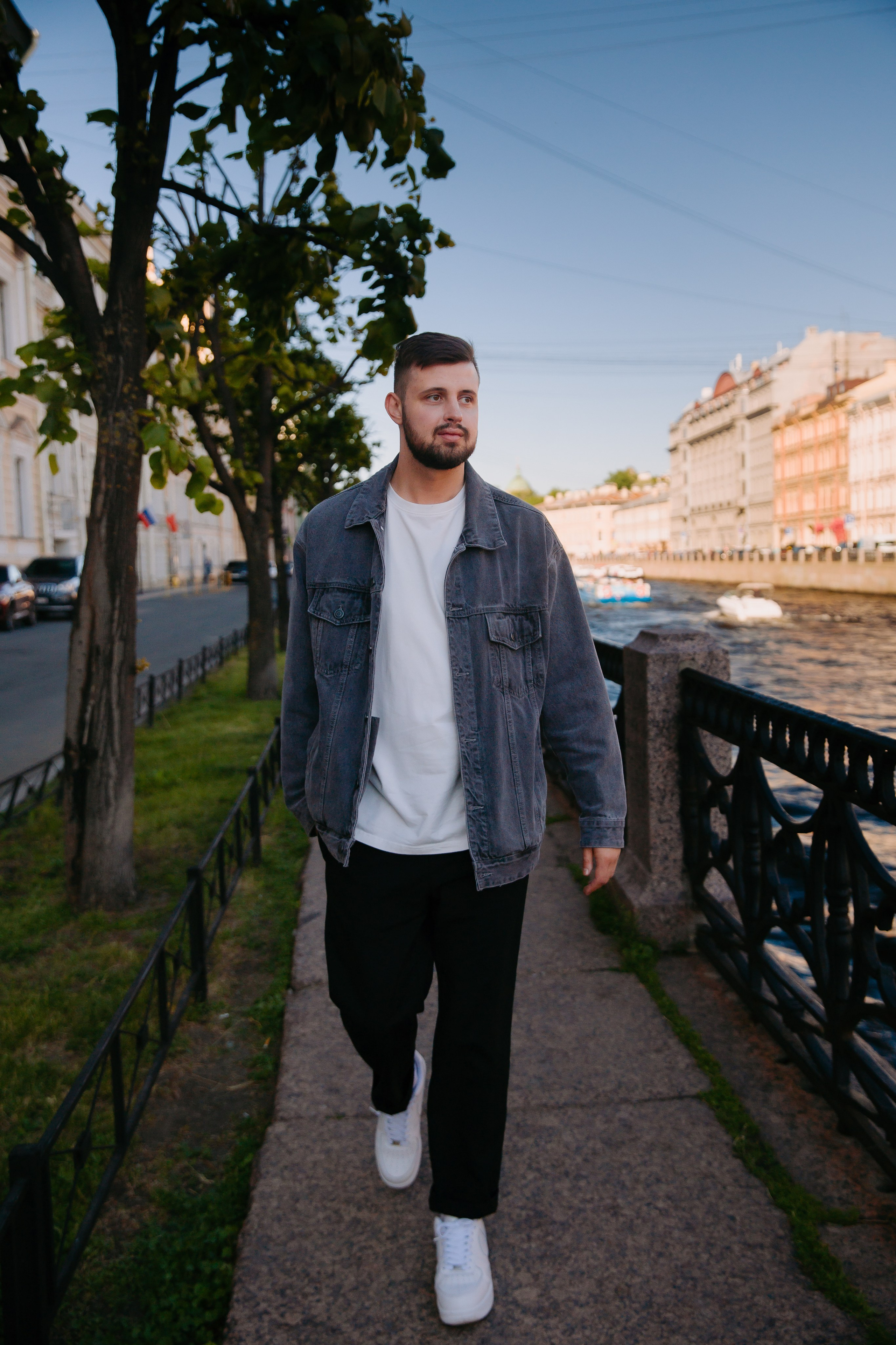 Прогулочная фотосессия лавстори в Санкт-Петербурге. Фотограф в Санкт-Петербурге Разиля Идиятуллина