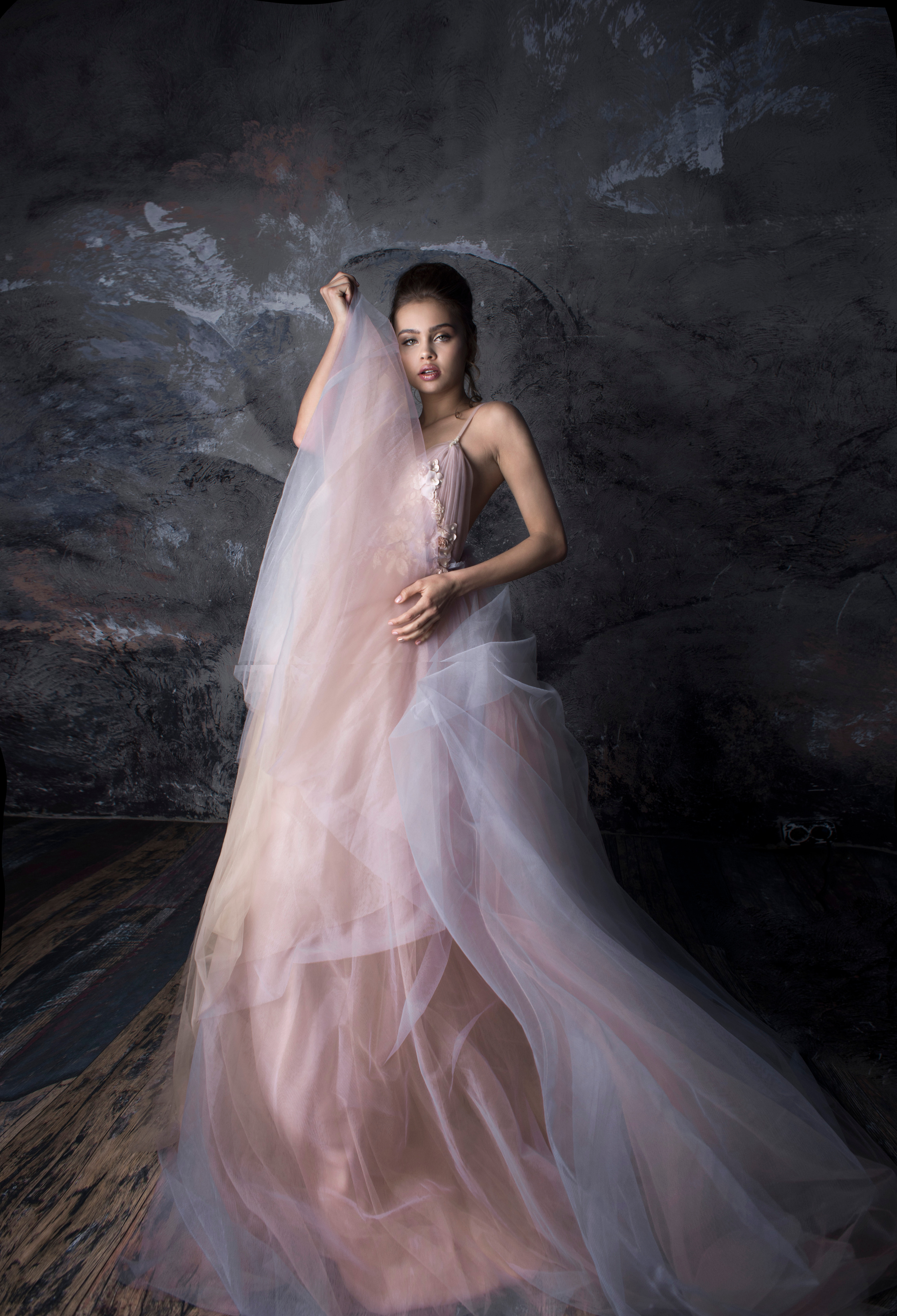 Студийная сьемка Алисы в различных нарядах при интимном освещении