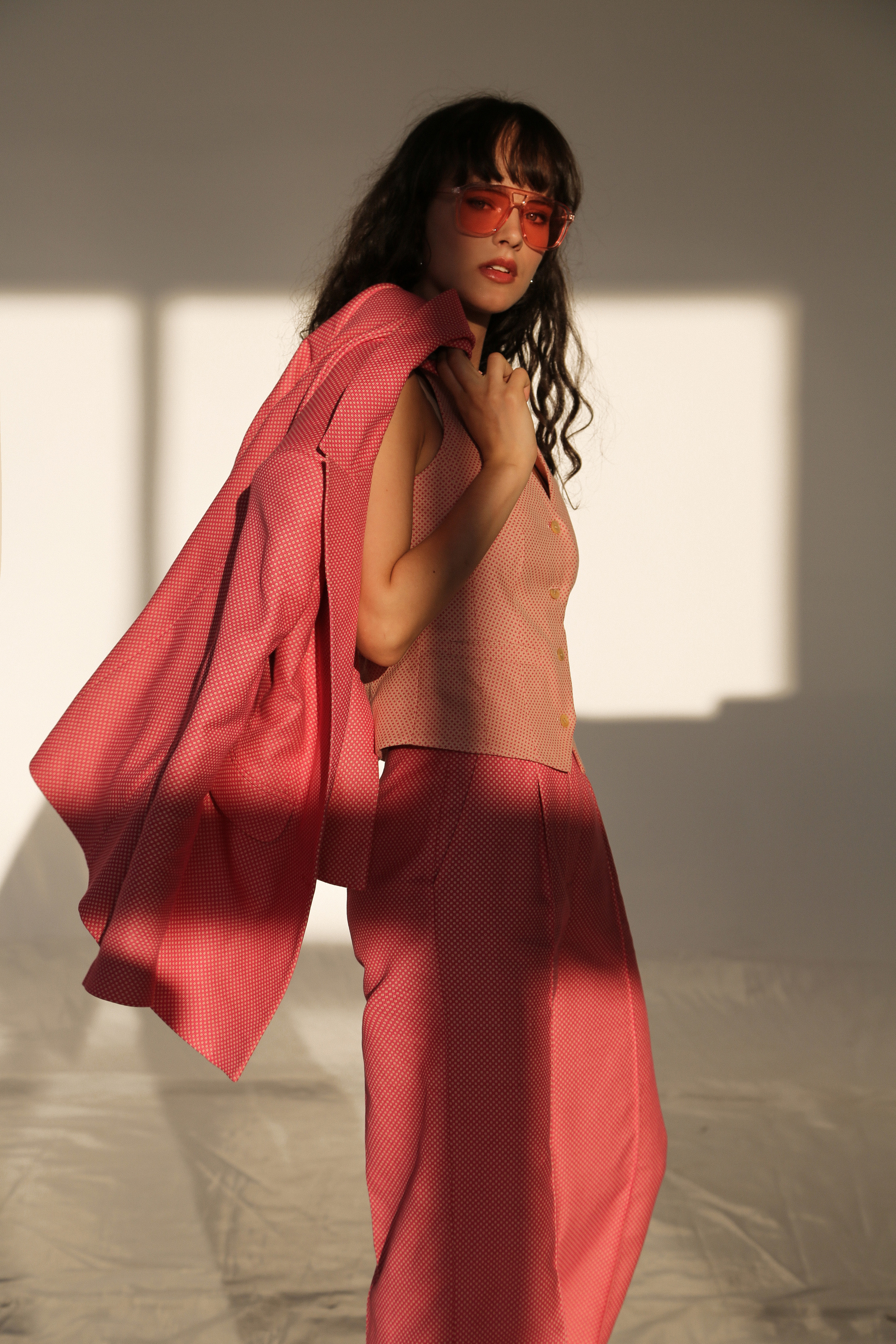 Фотосессия двух молодых дам в студии для личной коллекции