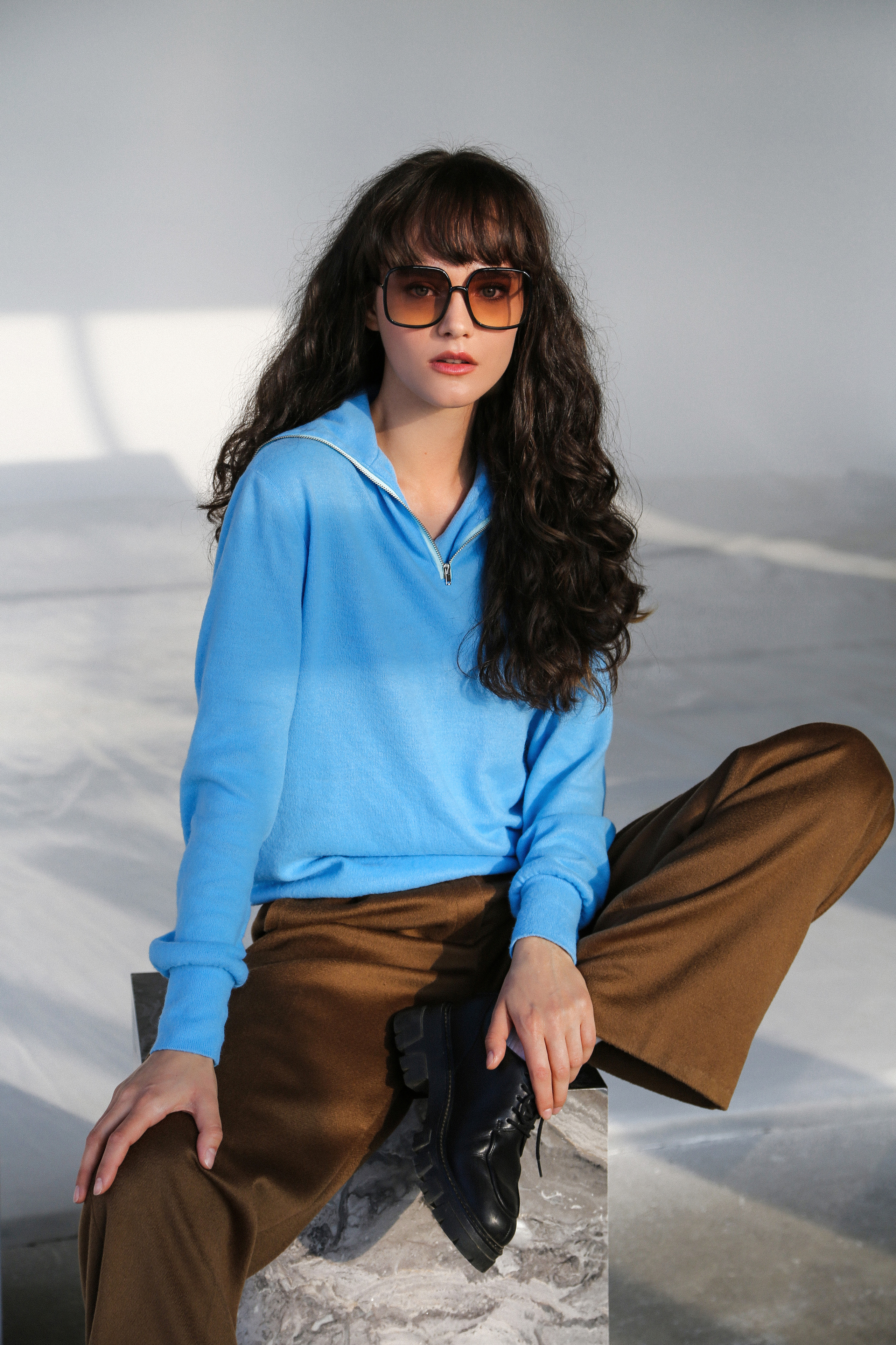 Фотосессия двух молодых дам в студии для личной коллекции