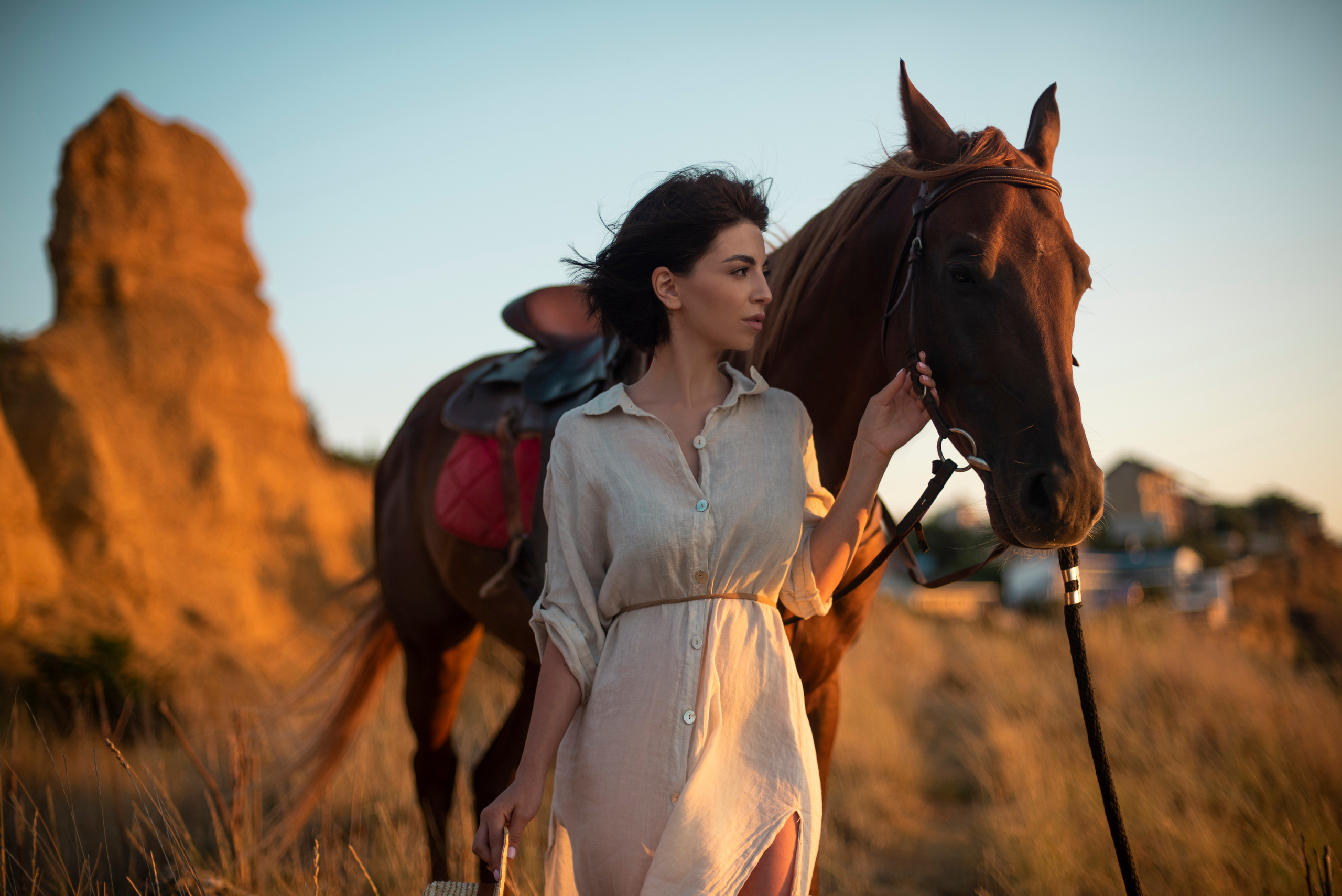Семейная фотосьемка в стиле "конная прогулка" на фоне моря