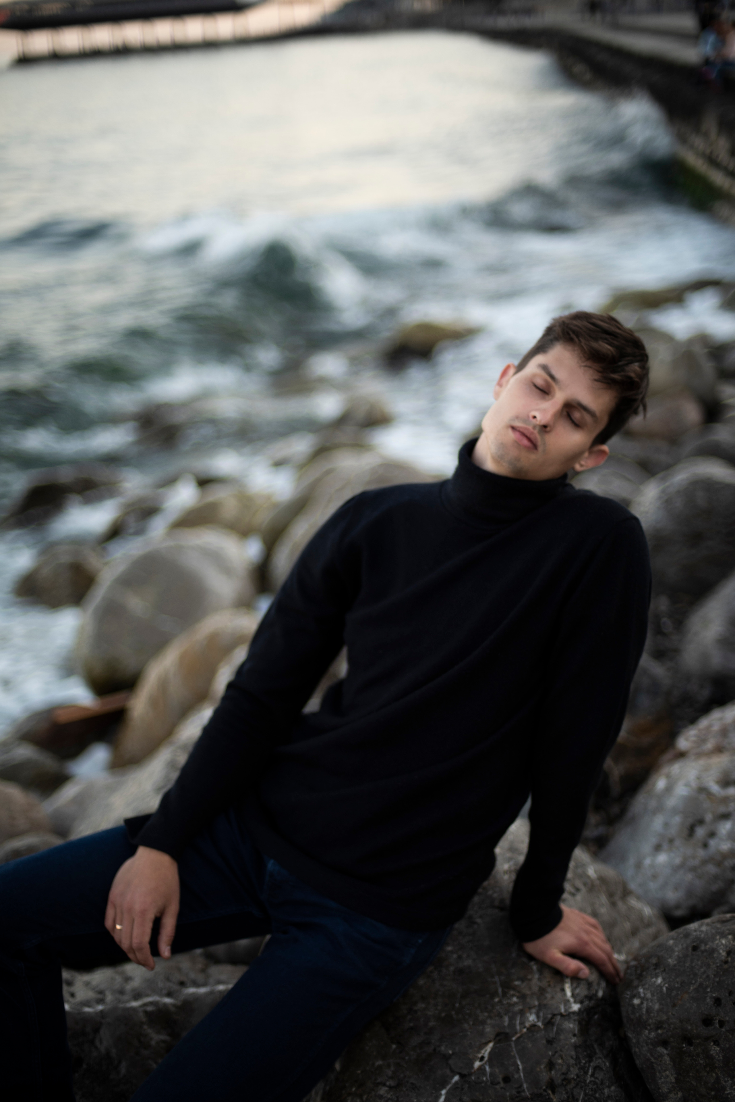 Весенняя фотосессия Димы на пляже Крыма