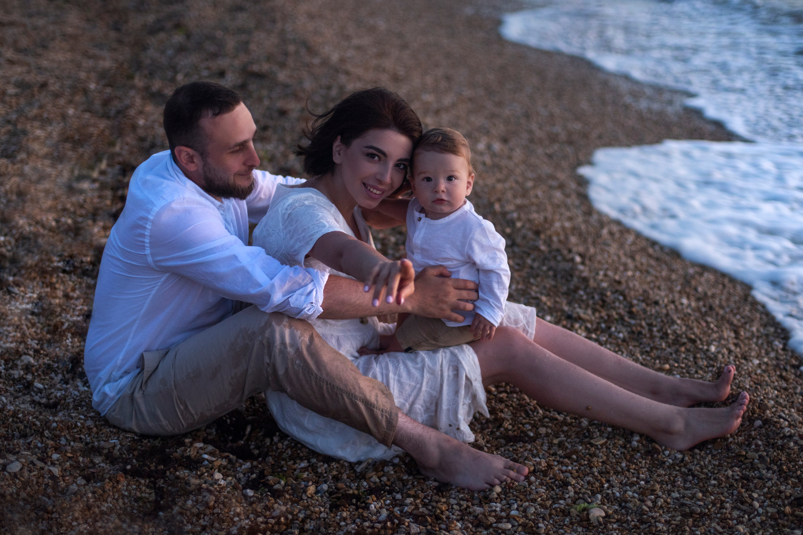 Семейная фотосьемка в стиле "конная прогулка" на фоне моря