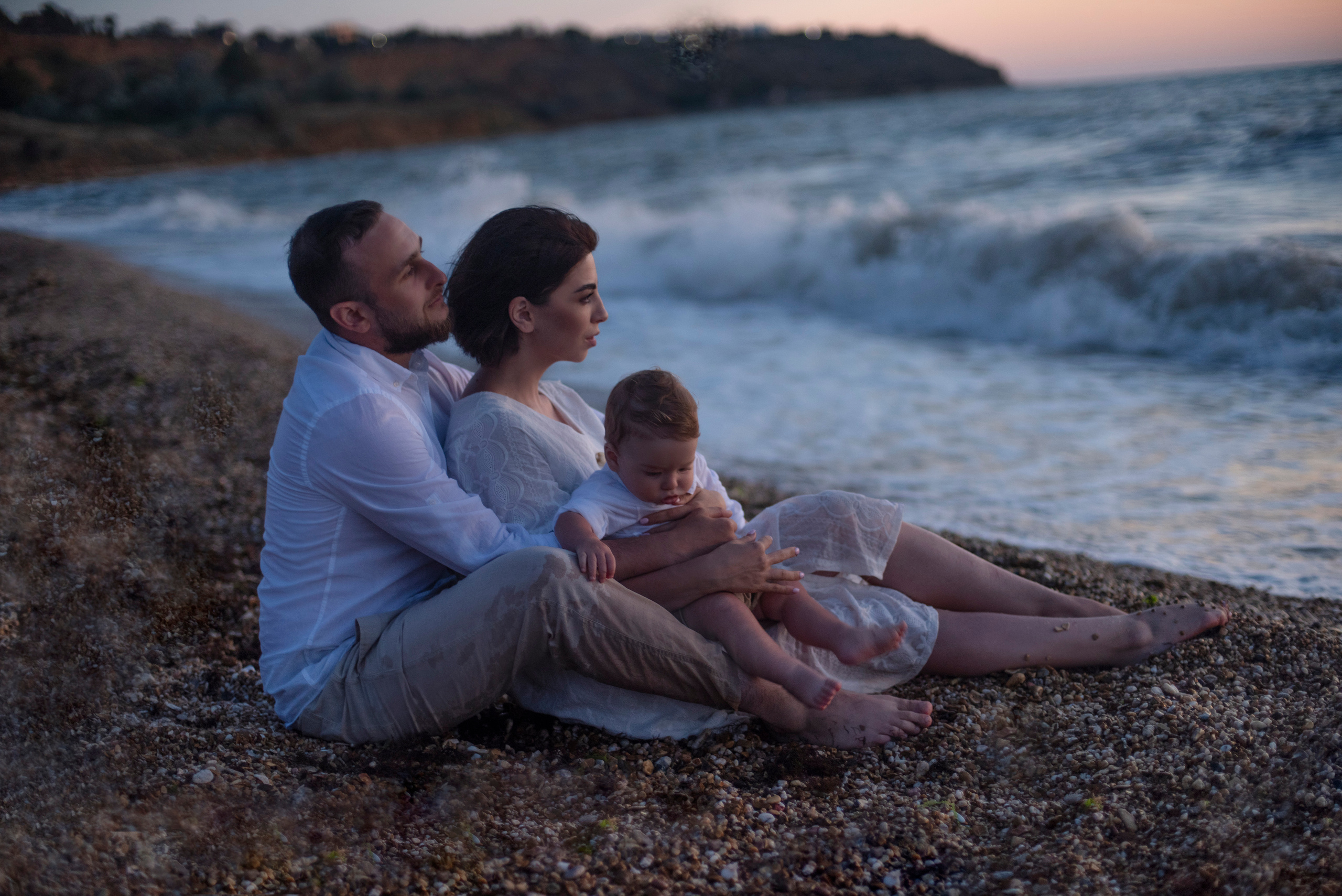 Семейная фотосьемка в стиле "конная прогулка" на фоне моря