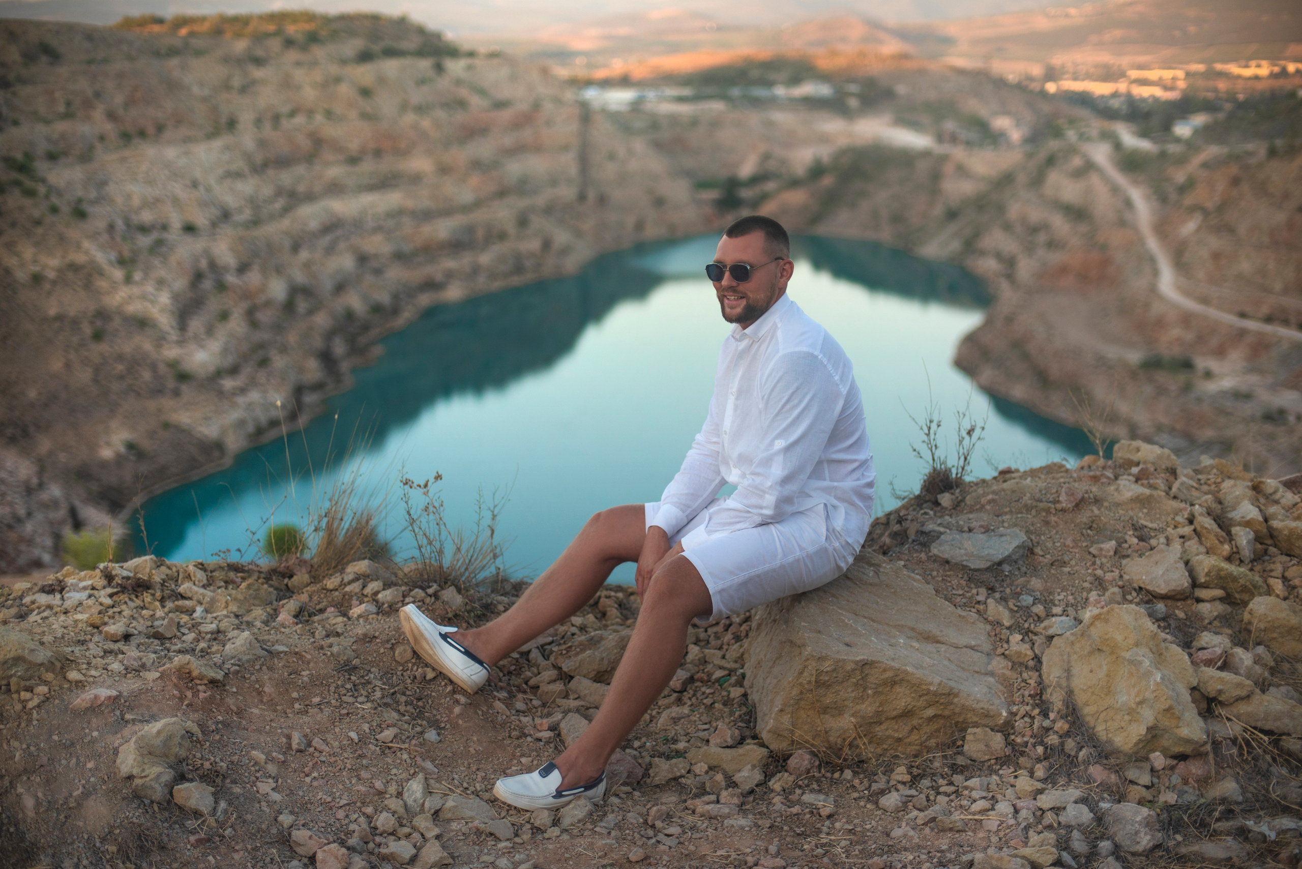 Свадебная фотосьемка на фоне живописных гор Крыма