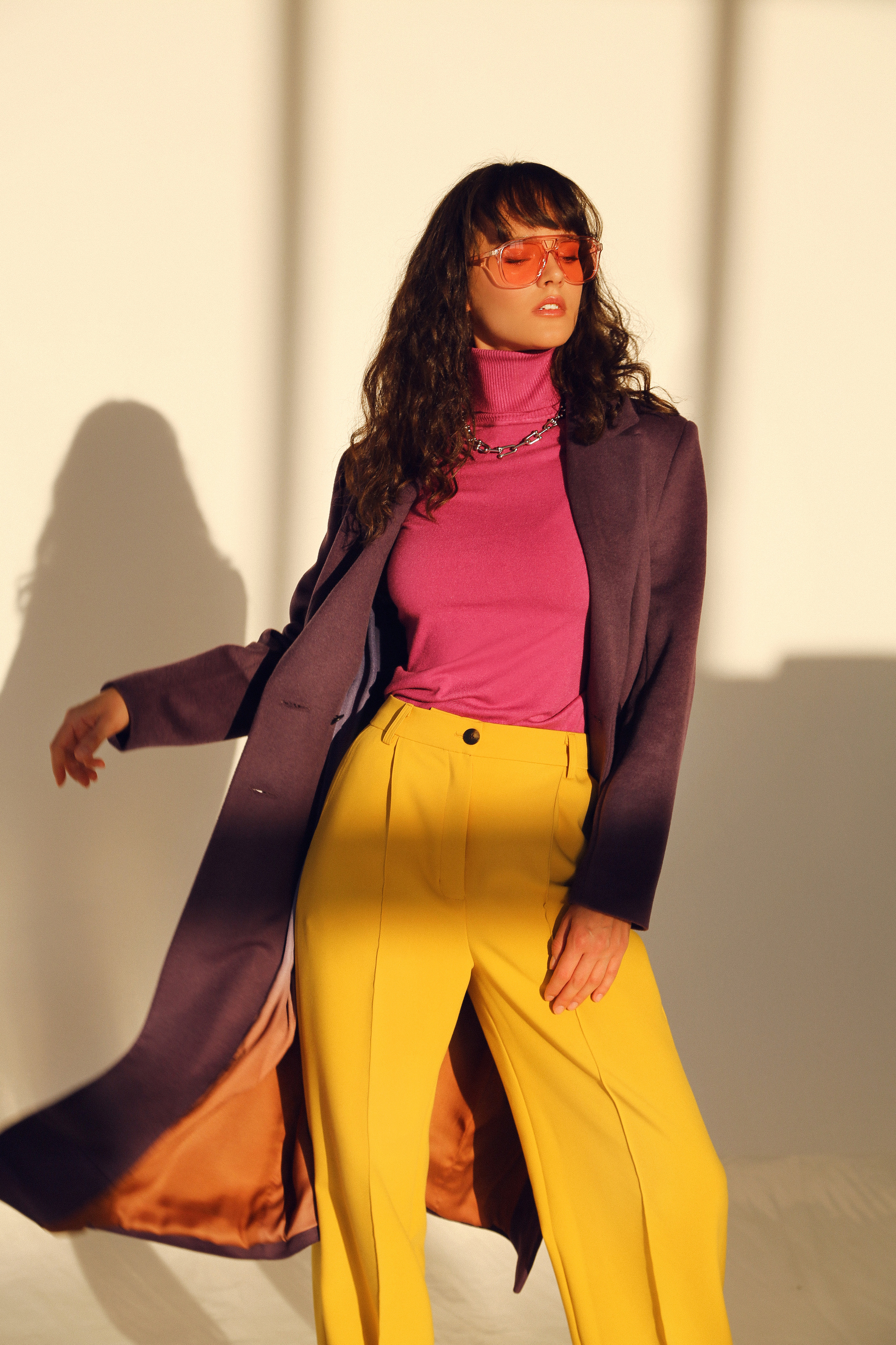 Фотосессия двух молодых дам в студии для личной коллекции