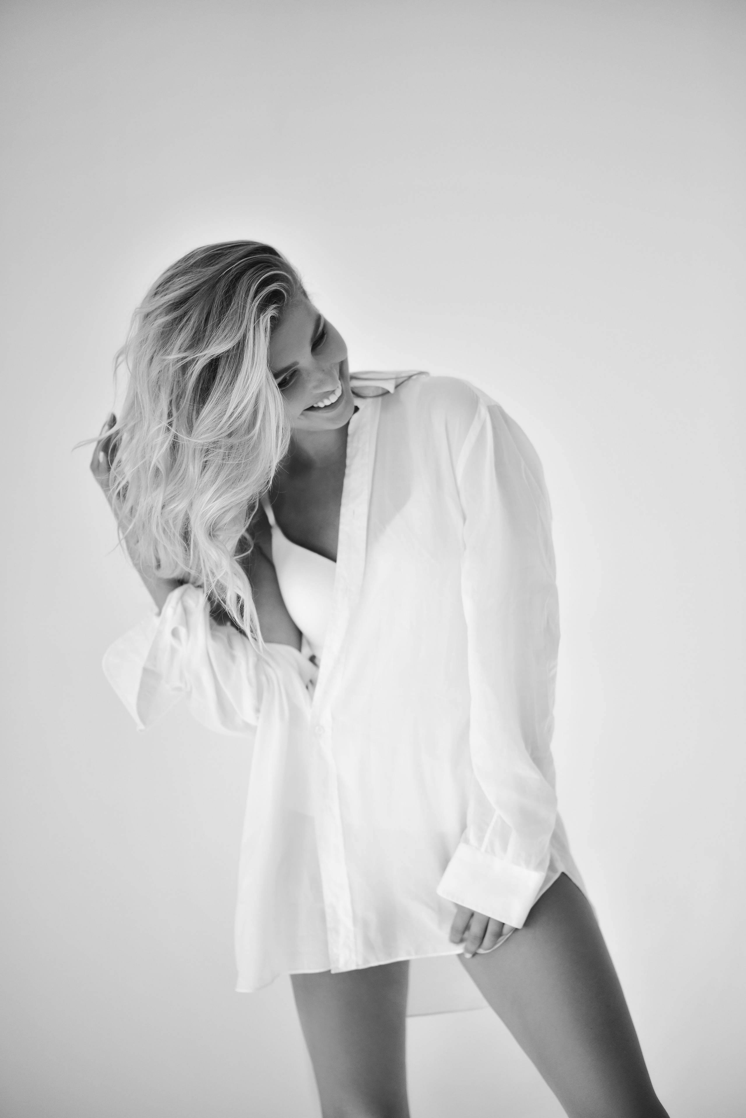 Яркая фотосессия девушки Натали выполнена в стиле контрастов