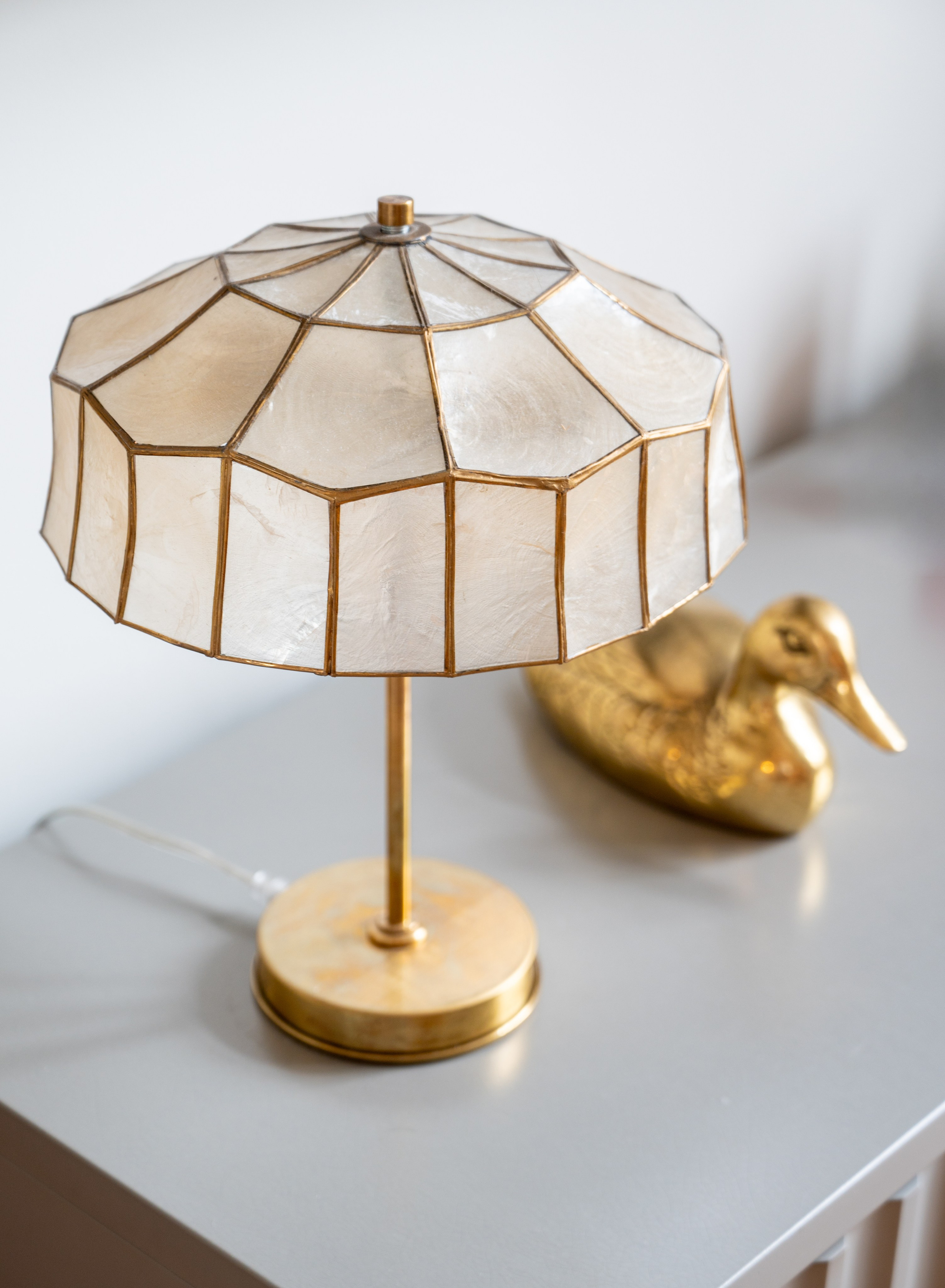 Деталь интерьера: текстуры дерева и камня, интерьерная фотосъёмка.