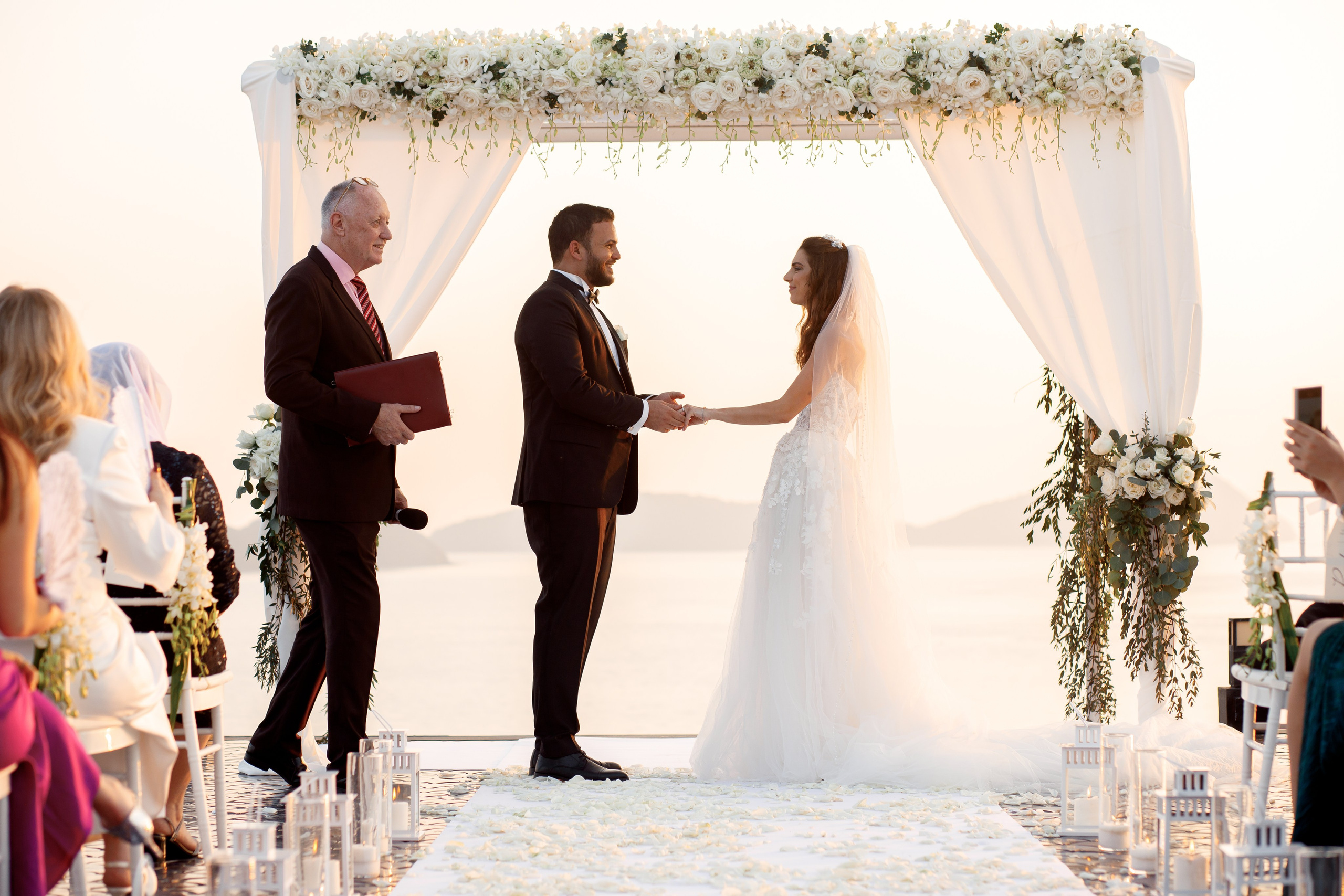 Свадьба с гостями на Пхукете. Фотограф на Пхукете в Таиланде