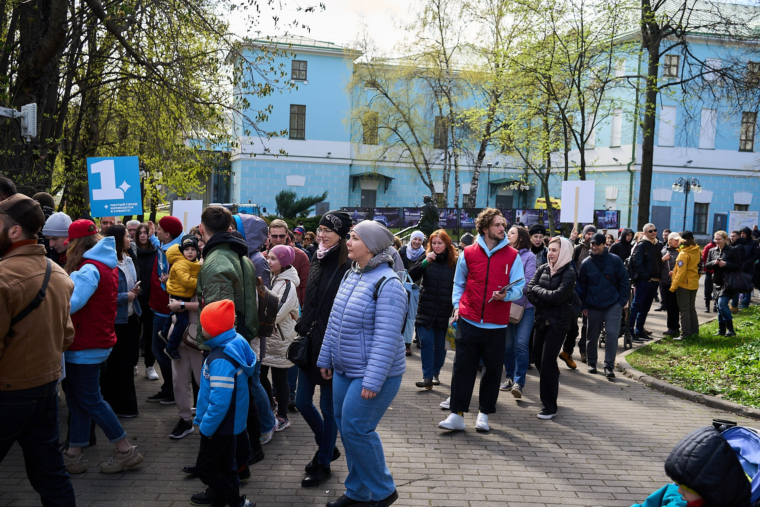 Субботник у Управления делами Мэра и Правительства Москвы. Фотограф и Видеограф в Москве. Олег Корушев
