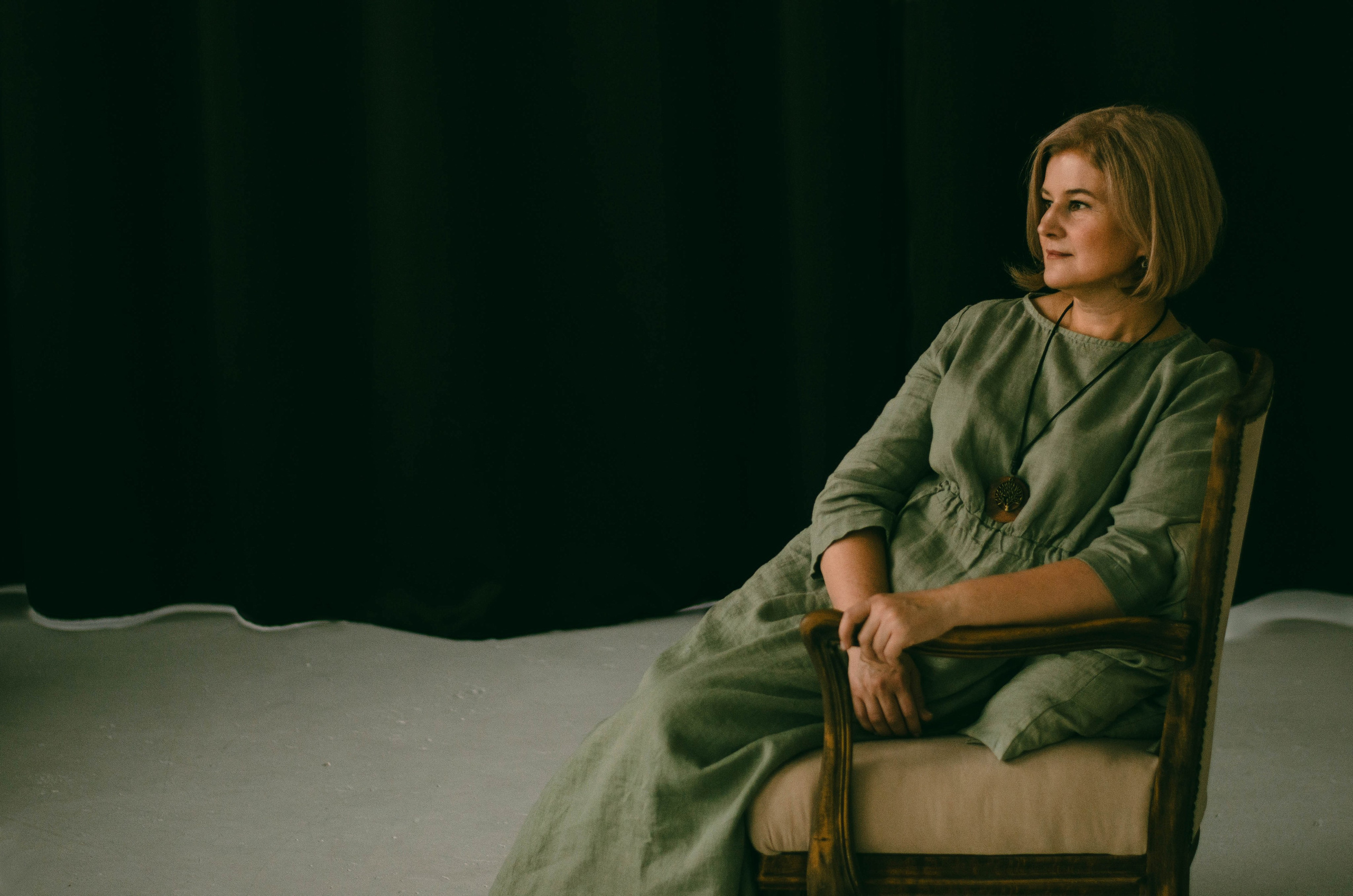 Вышивальщица. Фотосессии по мотивам сказок и фильмов — Катерина Исауленко. СПб