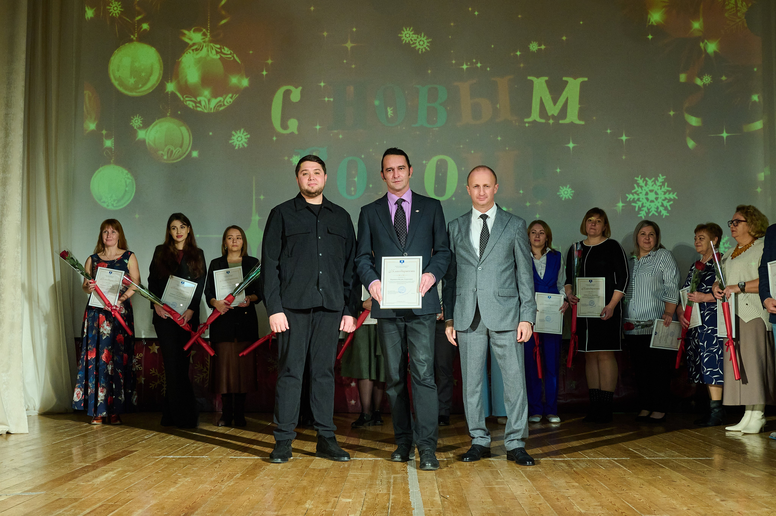 Концерт НГ В ДК. Жизнь курорта Кабардинка в фотографиях