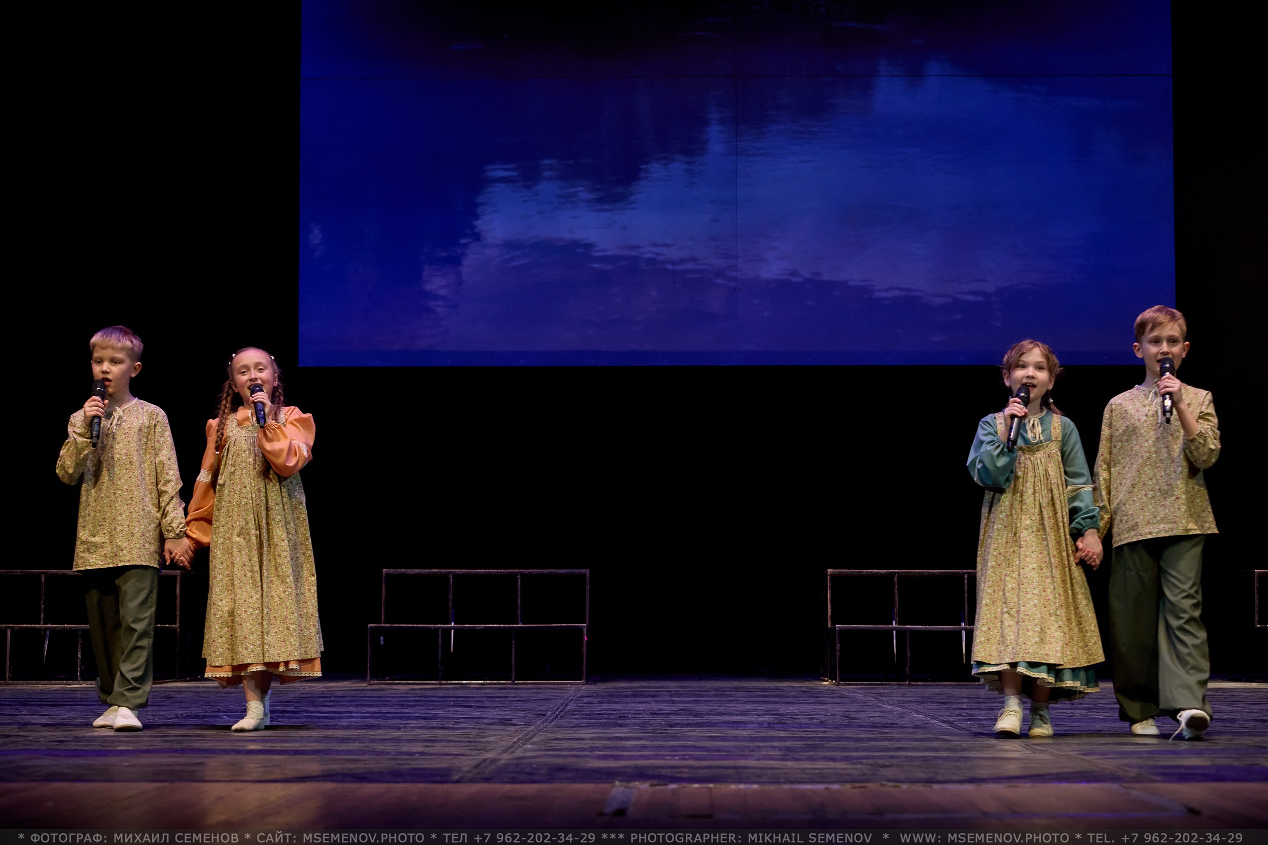 Концерт «Веселая семейка». Photographer for business Mikhail Semenov. Aqua photo studio, photo school