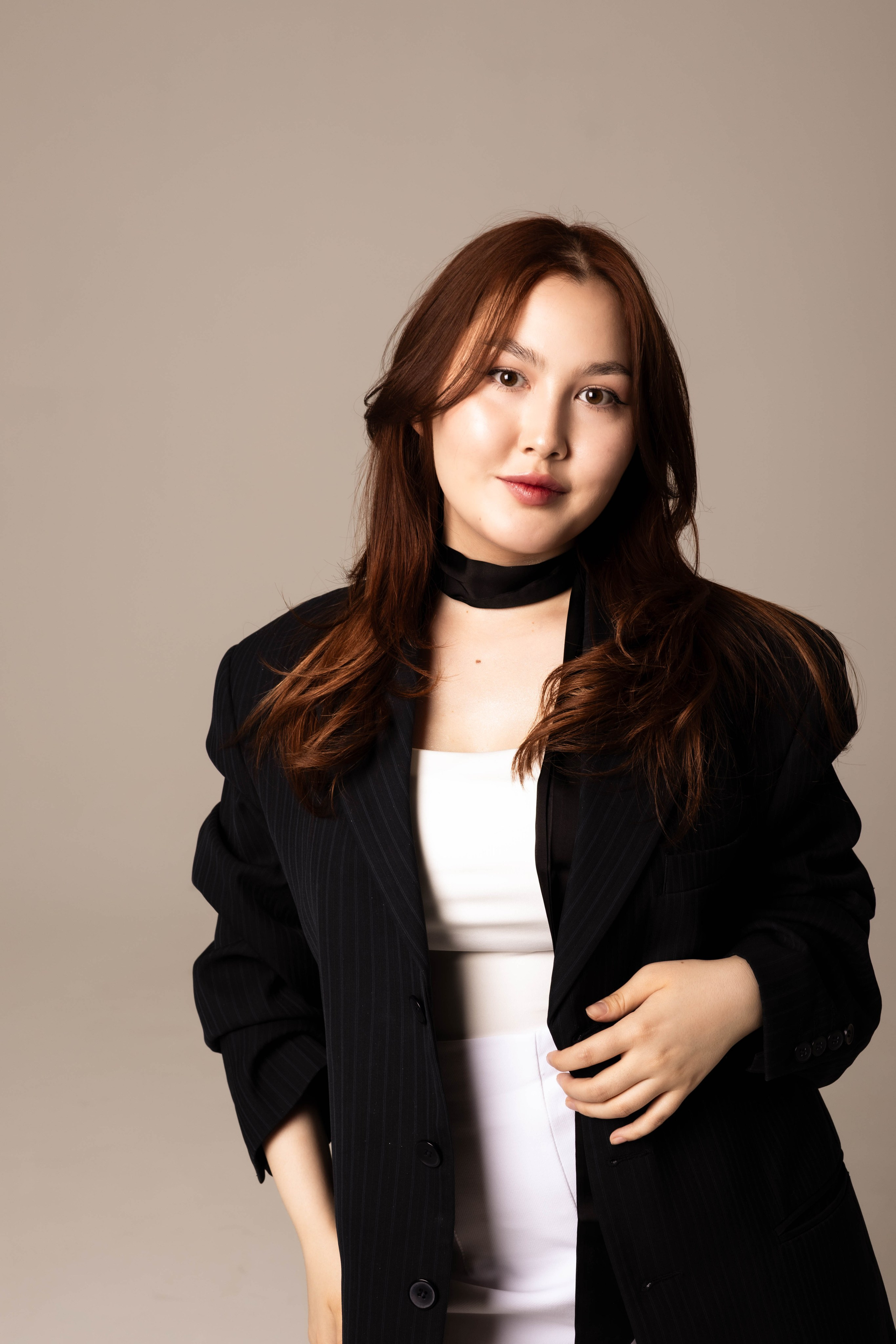 Портретная фотосессия в Алматы — индивидуальный портрет в студии. Фотограф Алматы