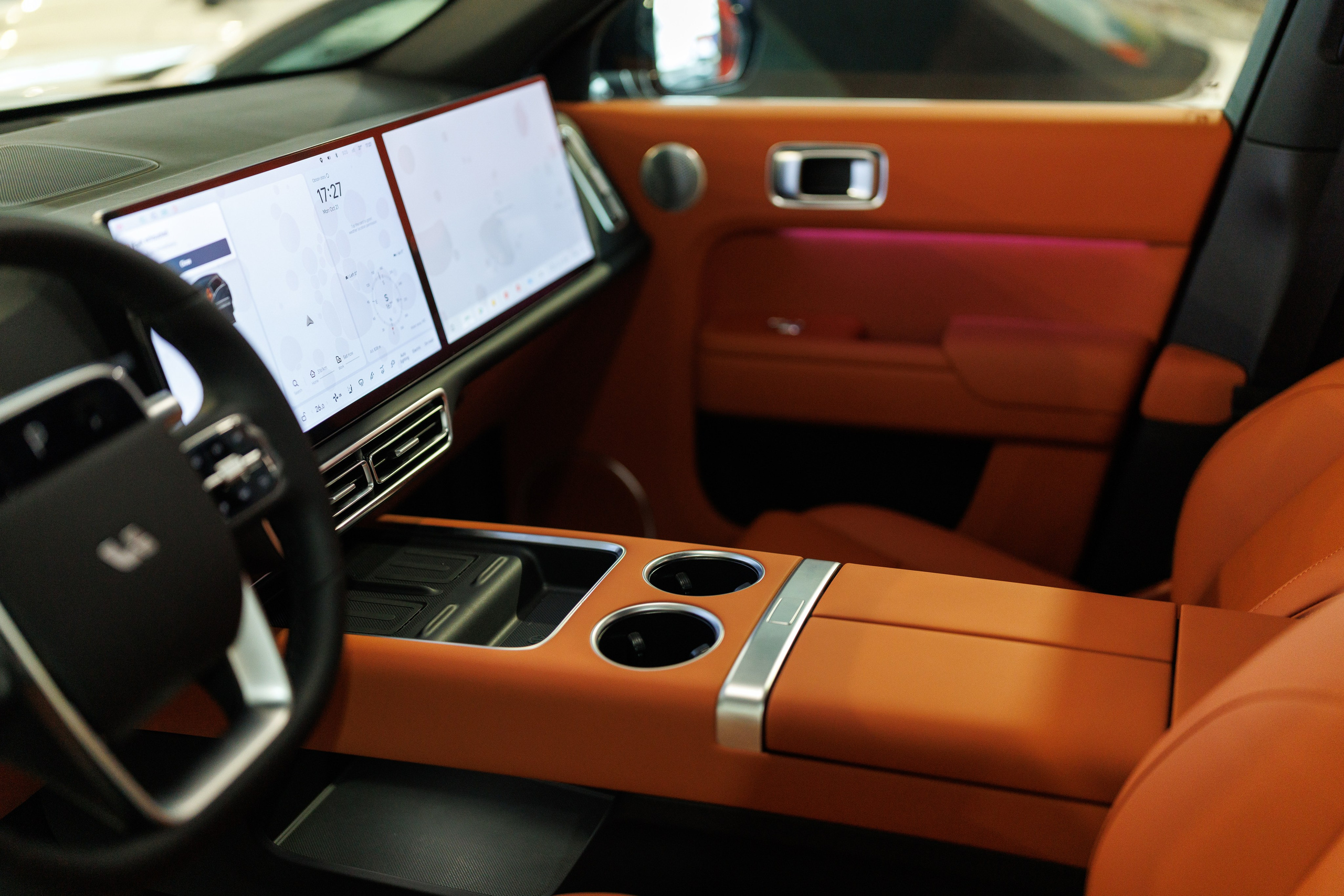 Автосалон «Боравто». Фотограф Олег Сотник