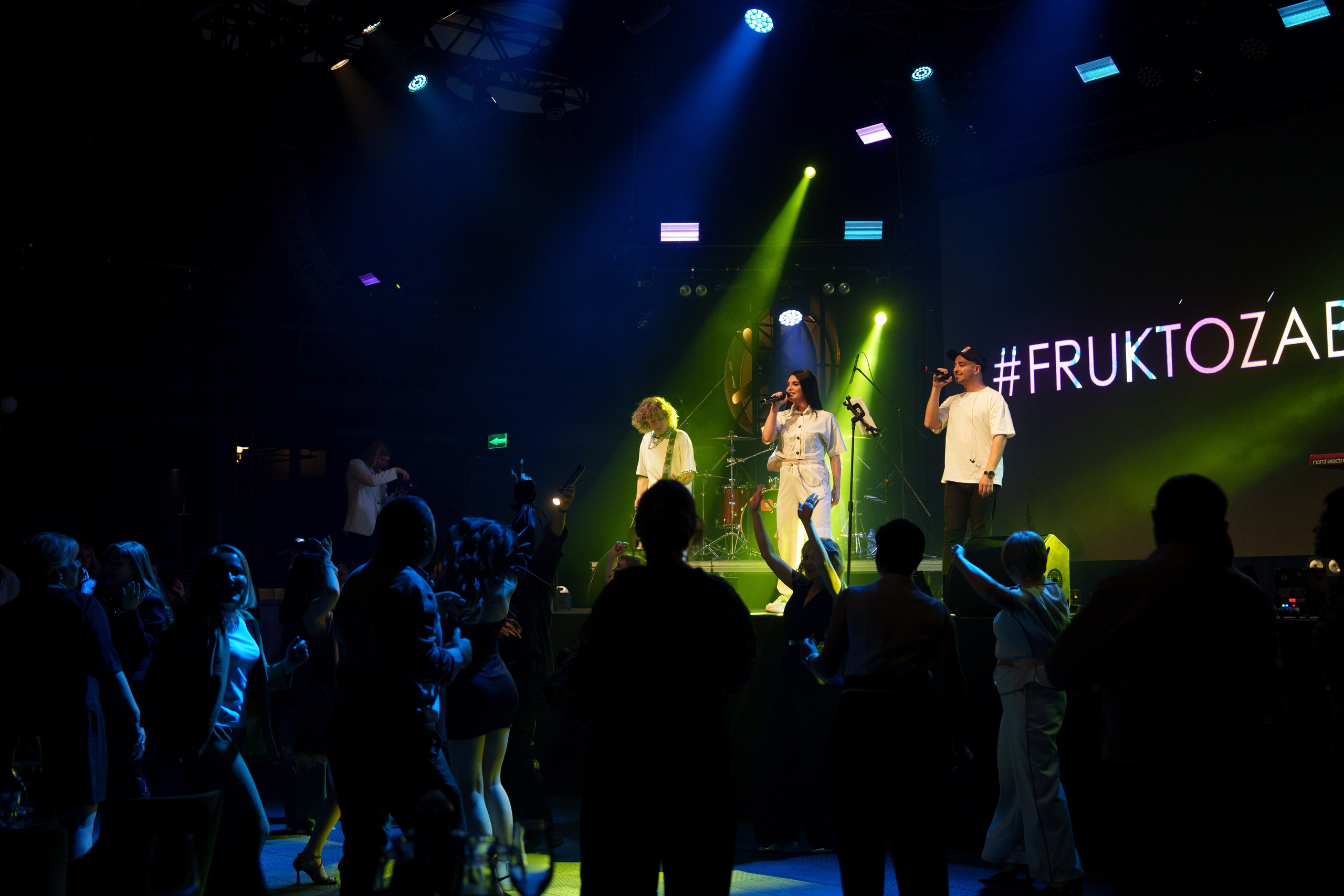 Выпускной Гимназия 7. Свадебный и репортажный фотограф Элина Козырьянова