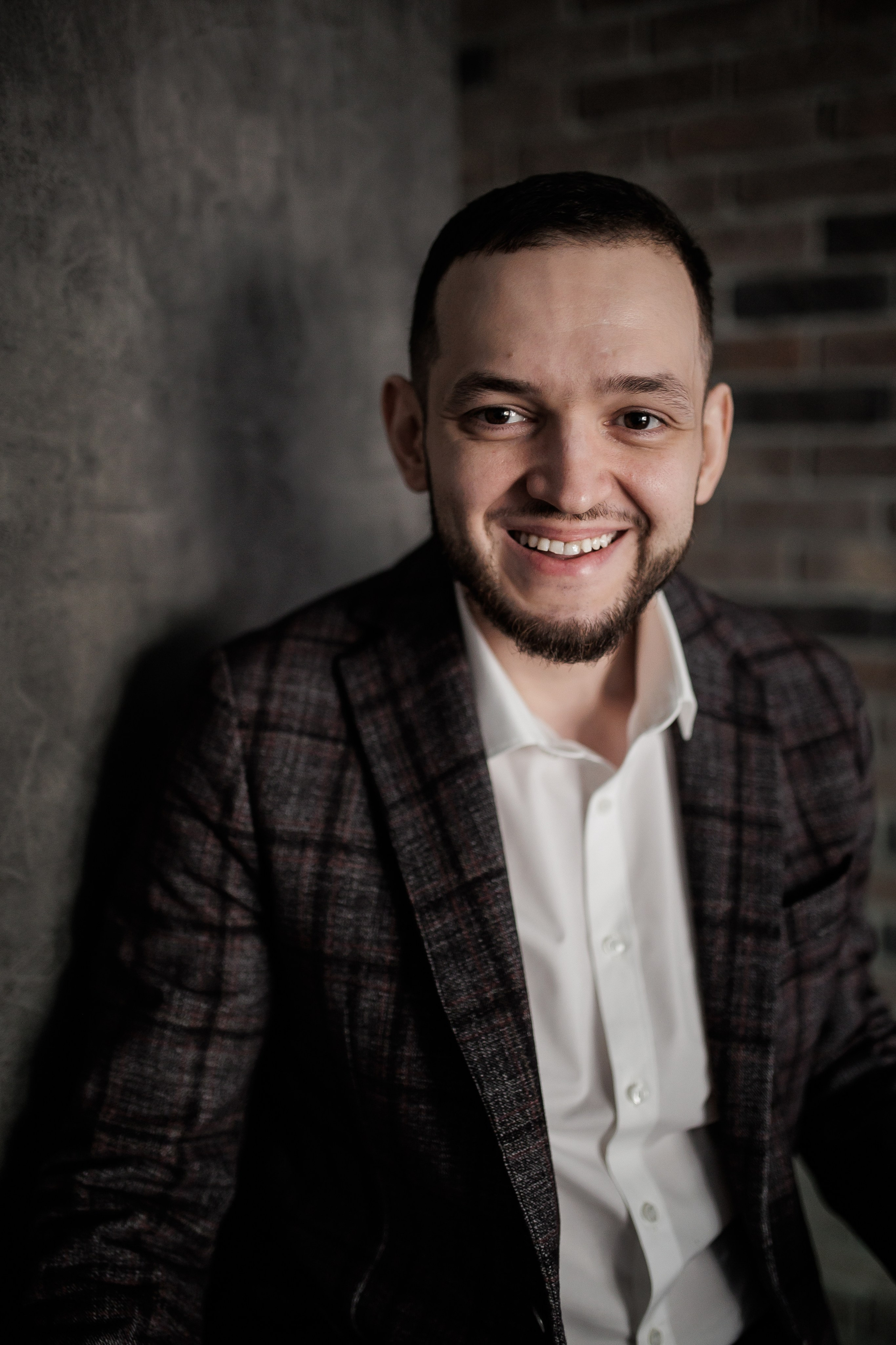 Свадьба Полины и Сергея (сборы жениха). Портретный фотограф Юлия Красноперова в Барнауле/Заринске