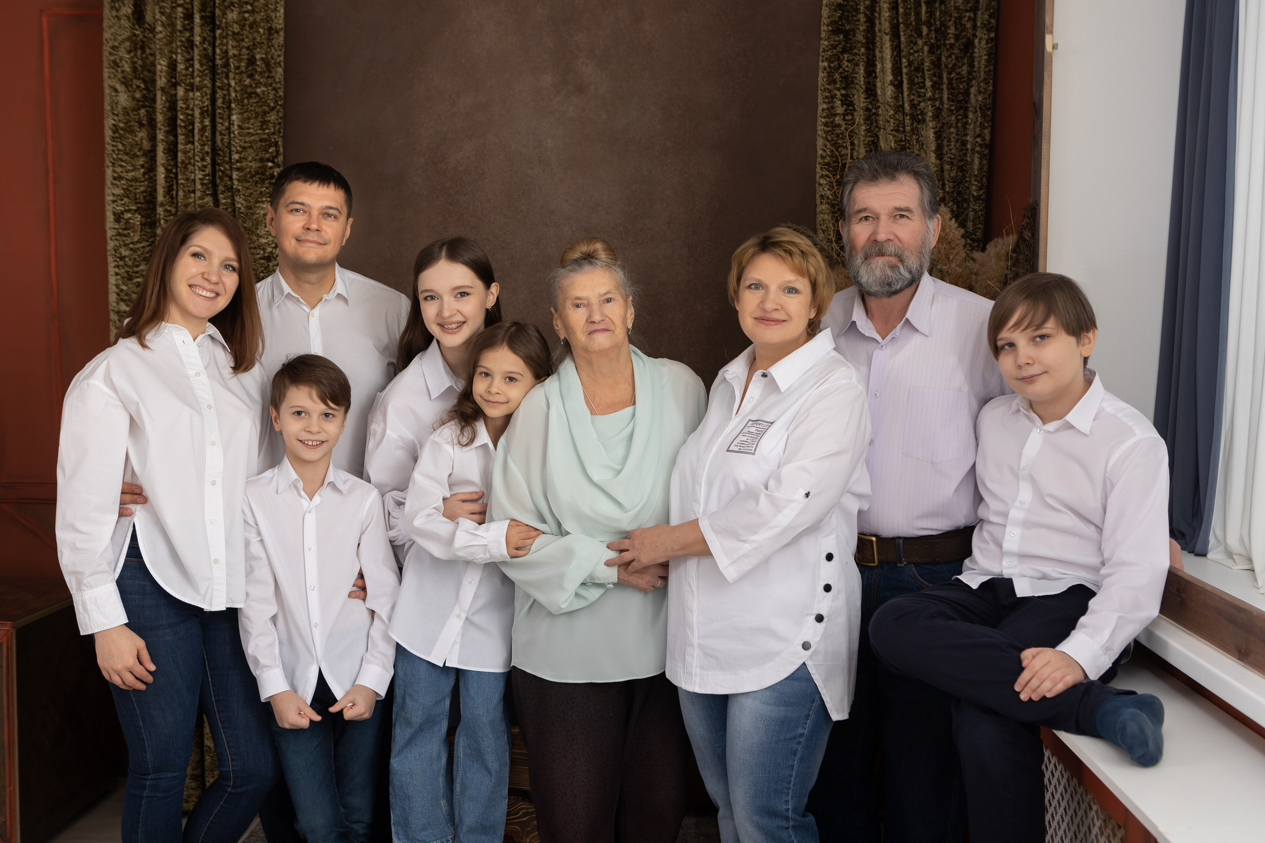 Семейная фотосессия в студии. Фотограф в Оренбурге. Профессиональный фотограф