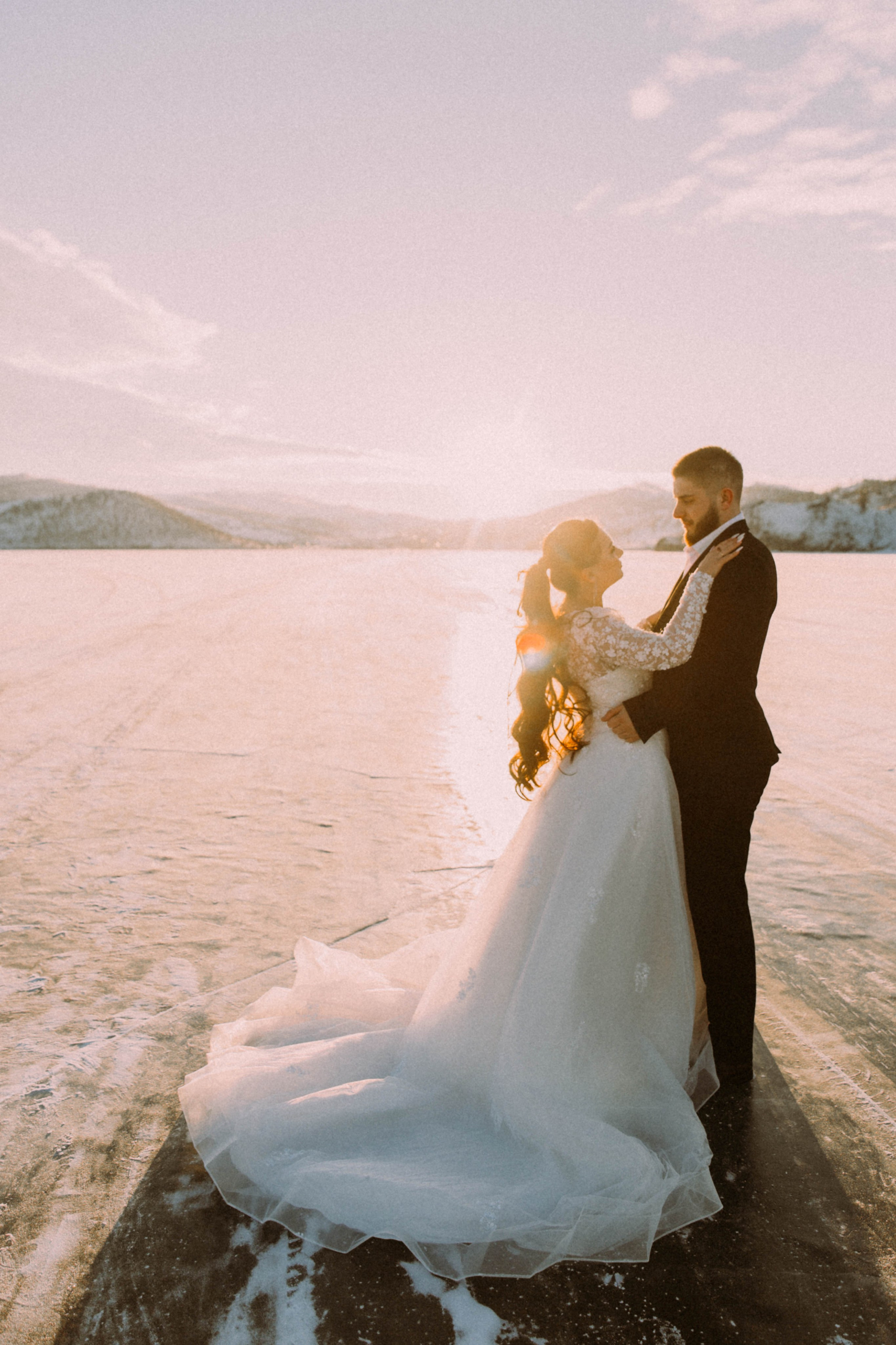 Свадебная зимняя съемка на Байкале. Главная