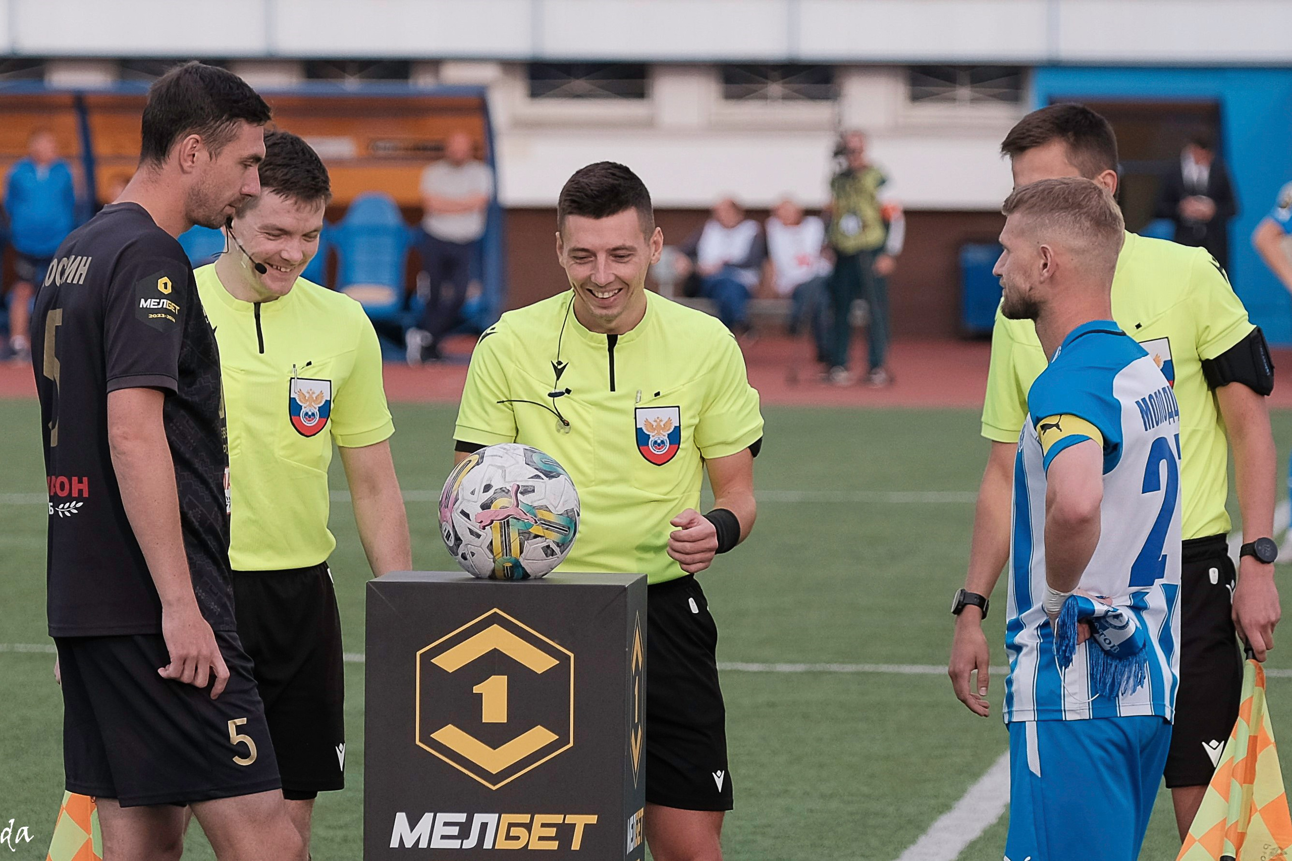 Фото футбольных матчей Первая лига ФНЛ. Фотограф Дмитрий Алексеев