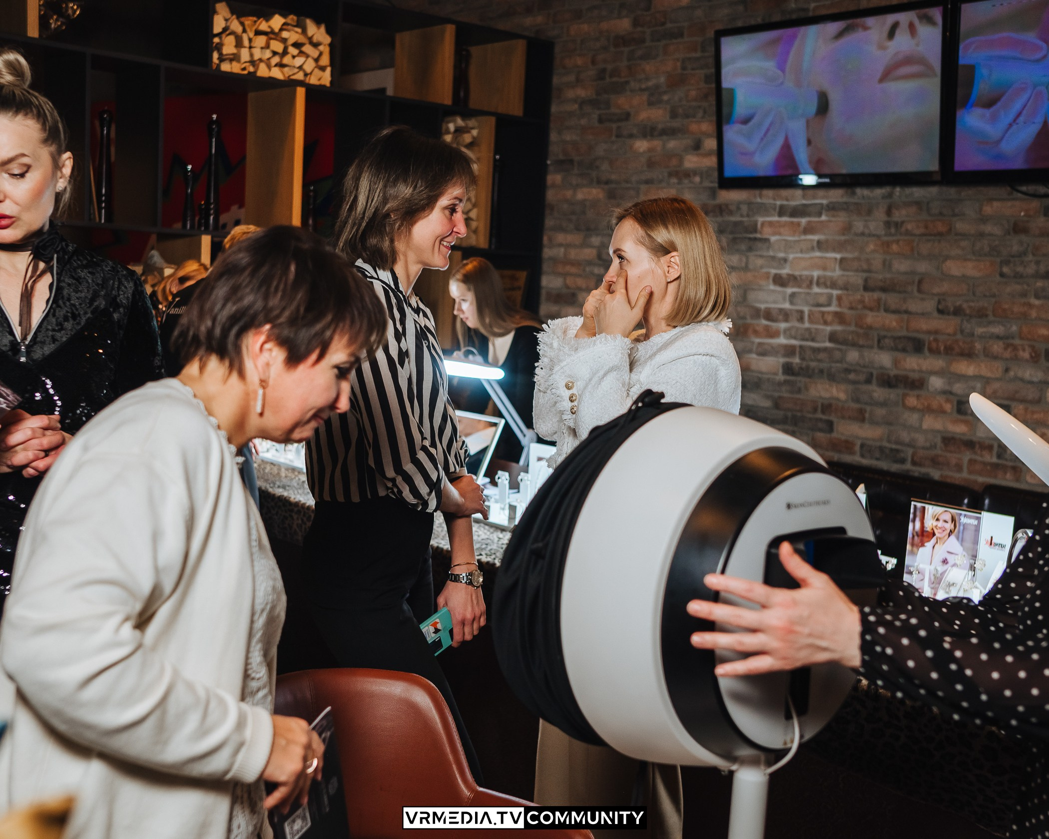 Модный вторник. Винный вечер «Жизнь замечательных людей»