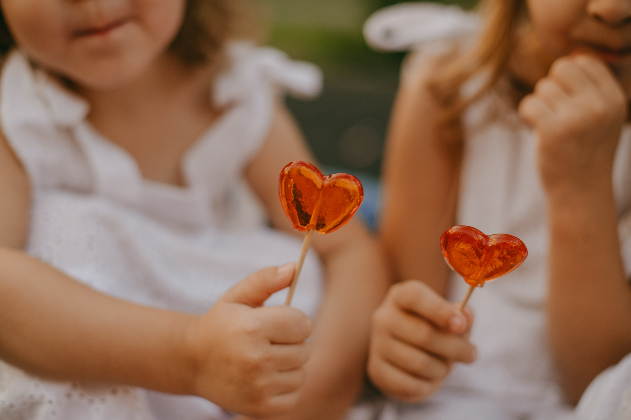 Эмма и Влада на летней прогулке с мамой. Фотограф Наталья Кургина Слюдянка Иркутск