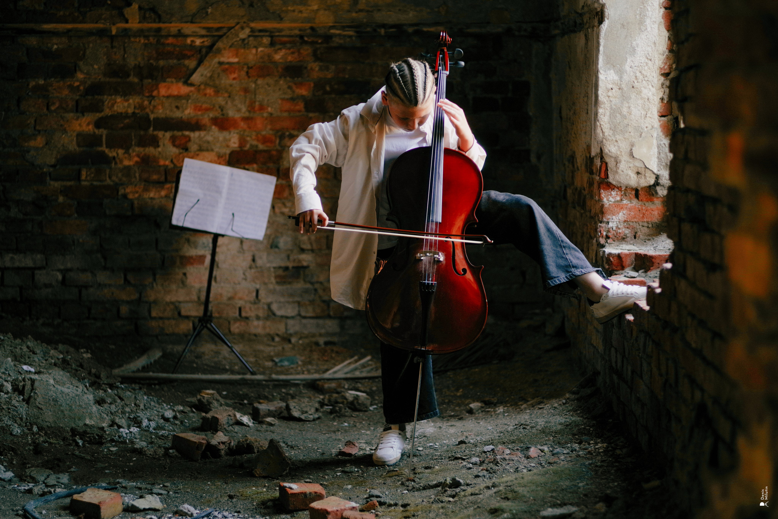 Виолончелист. Портретный фотограф Денис Милютин