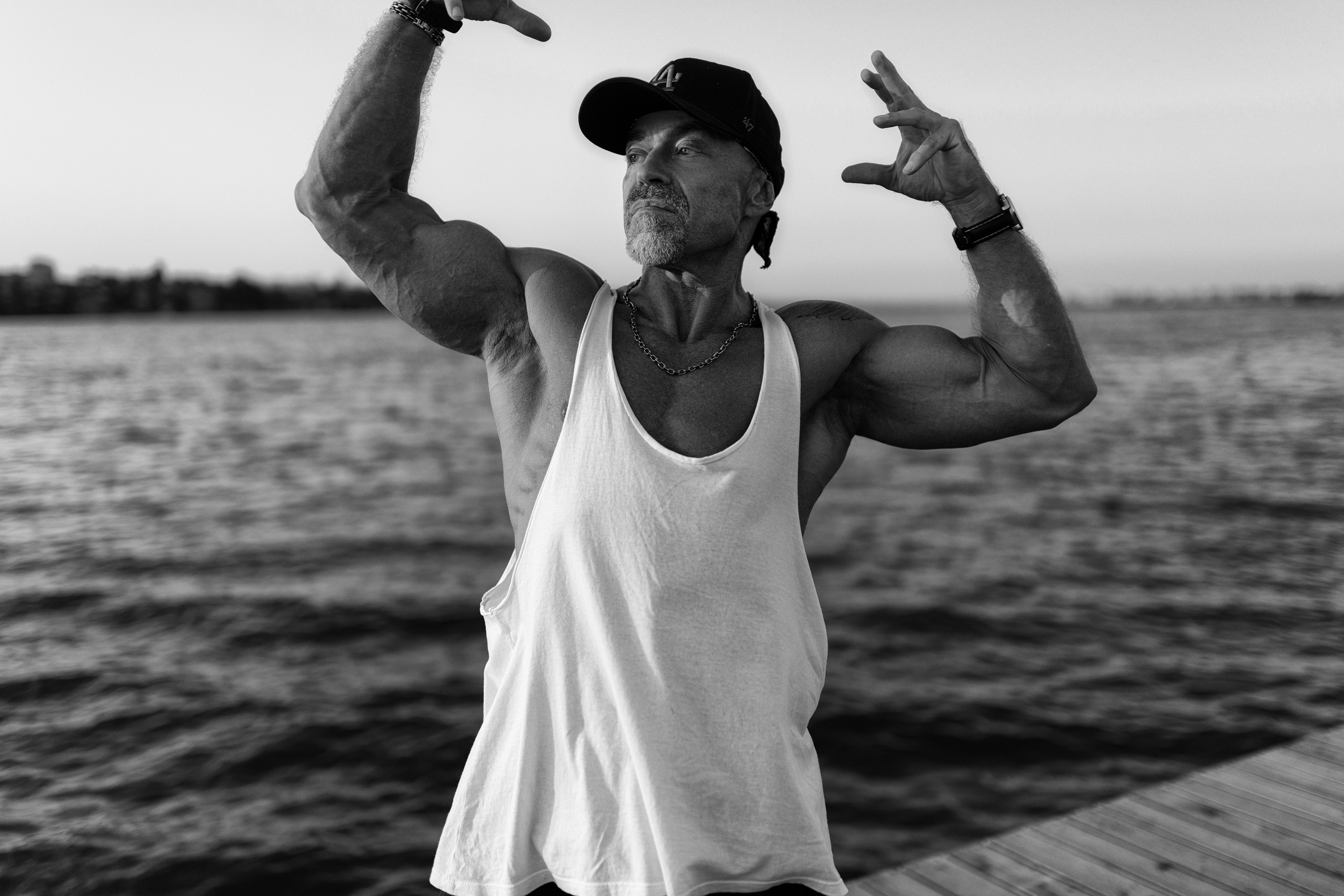 Фотосет на улице и спортплощадке с Александром для контента. Дмитрий Шульгин, портретный фотограф в Воронеже