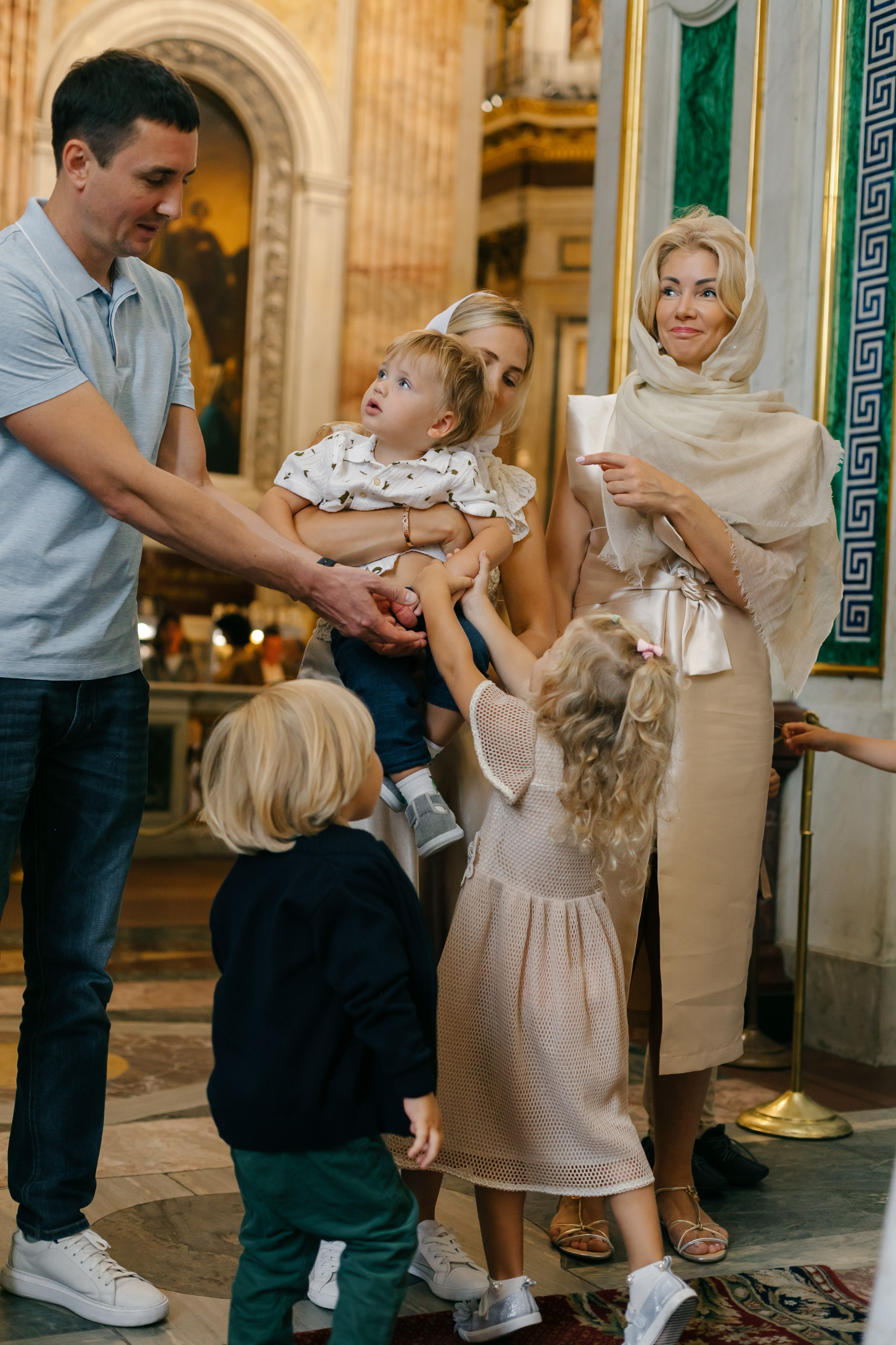 Крещение ребенка в Исаакиевском соборе СПб, крещение в церкви цена, крещение ребенка цена в спб невский район, можно крестить в исаакий, крещение в исаакиевском соборе санкт-петербурга 2023, как и где покрестить ребенка в спб, как записаться на крестины ребенка в исаакиевском соборе, фотограф на