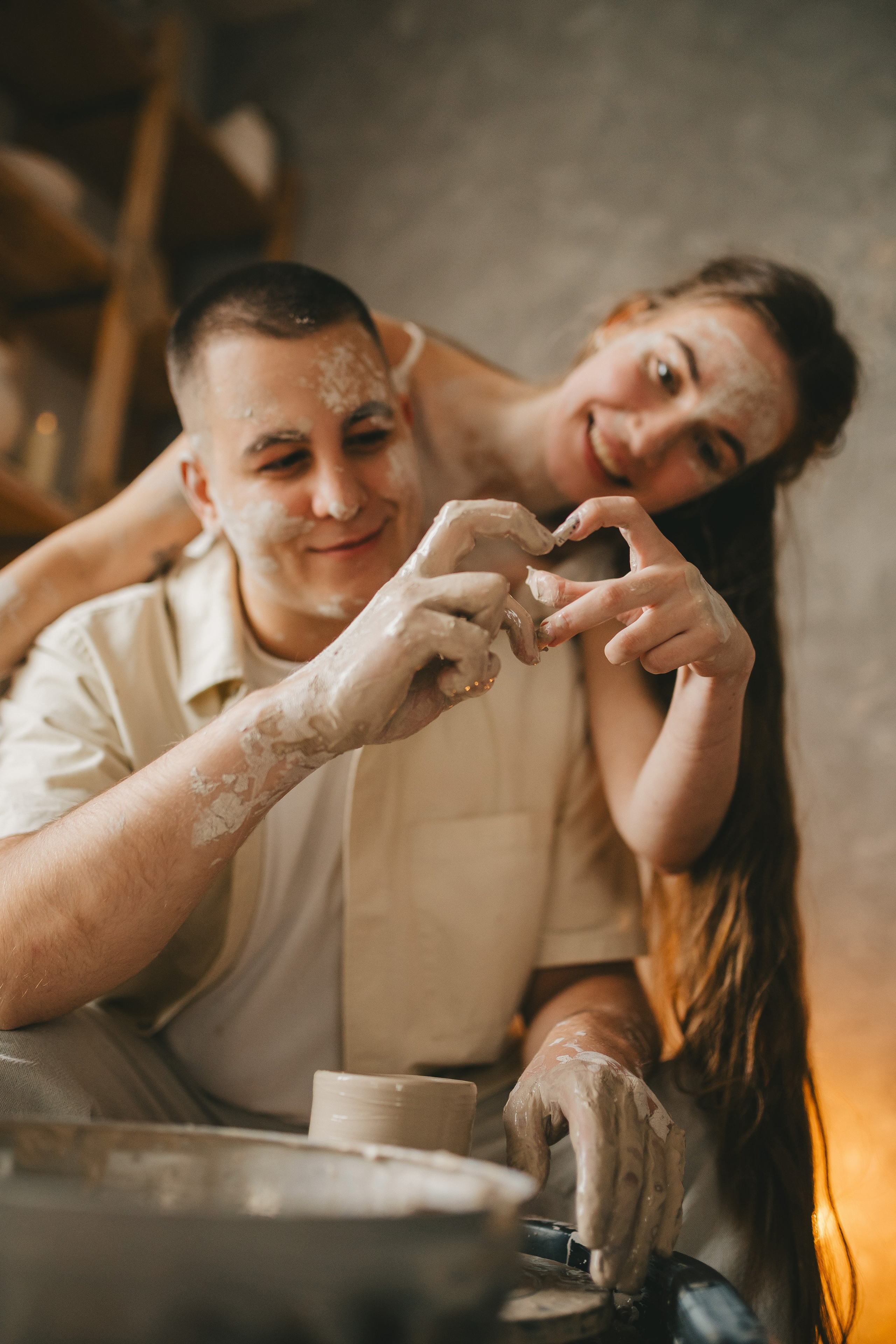 Дима и Даша в гончарной мастерской. Семейный lifestyle фотограф в Санкт-Петербурге Людмила Пахомова