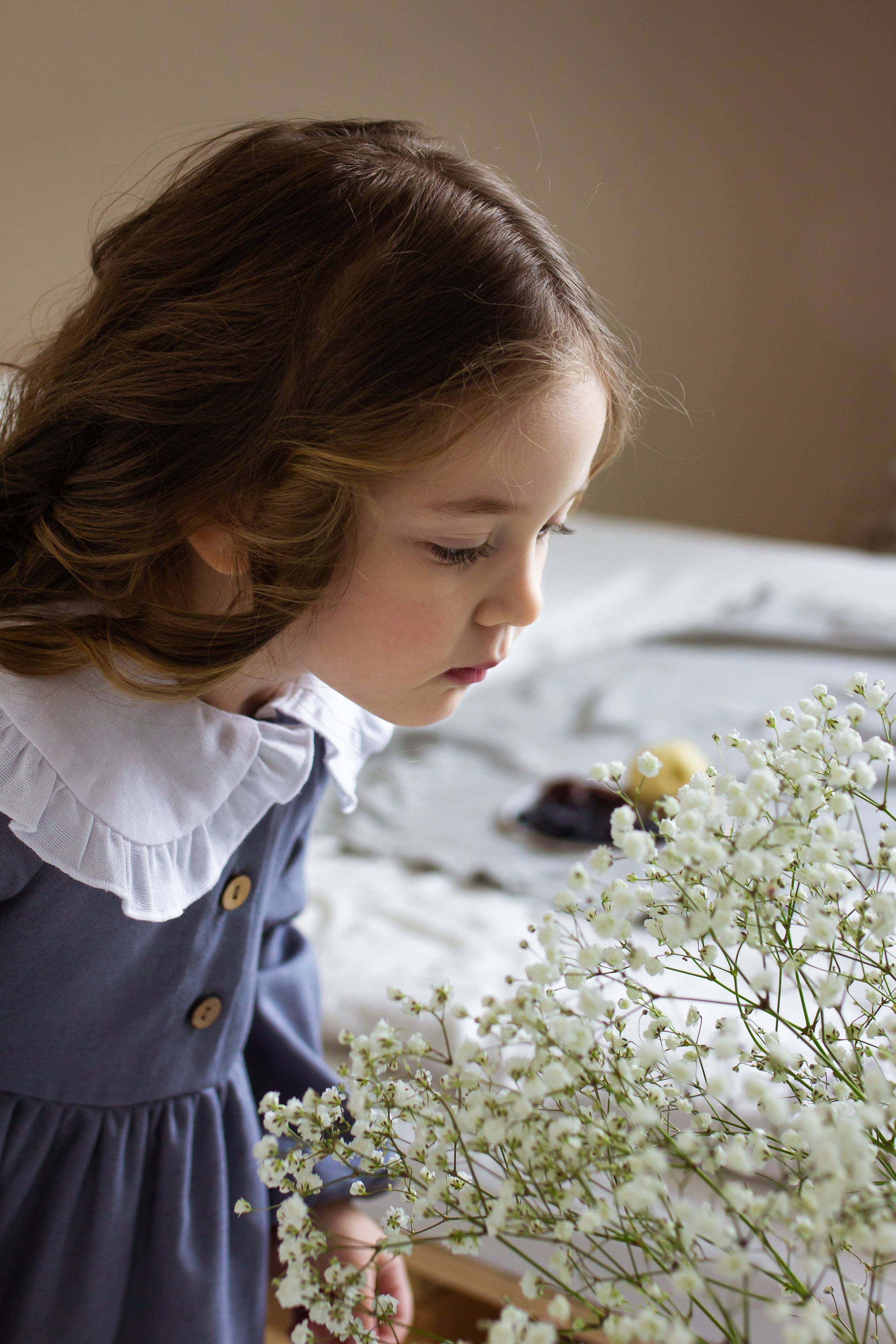Девочка в винтажном платье, детская фотосессия